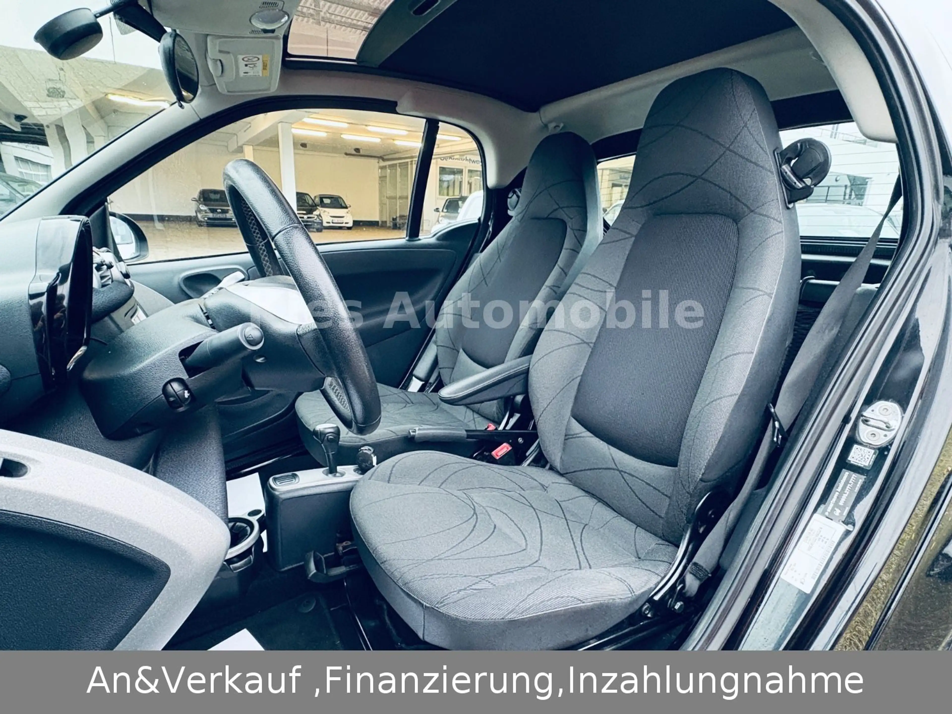 smart forTwo Passion 84Ps AUTOM/SERVO/NAVI/PANORAMA — photo 9
