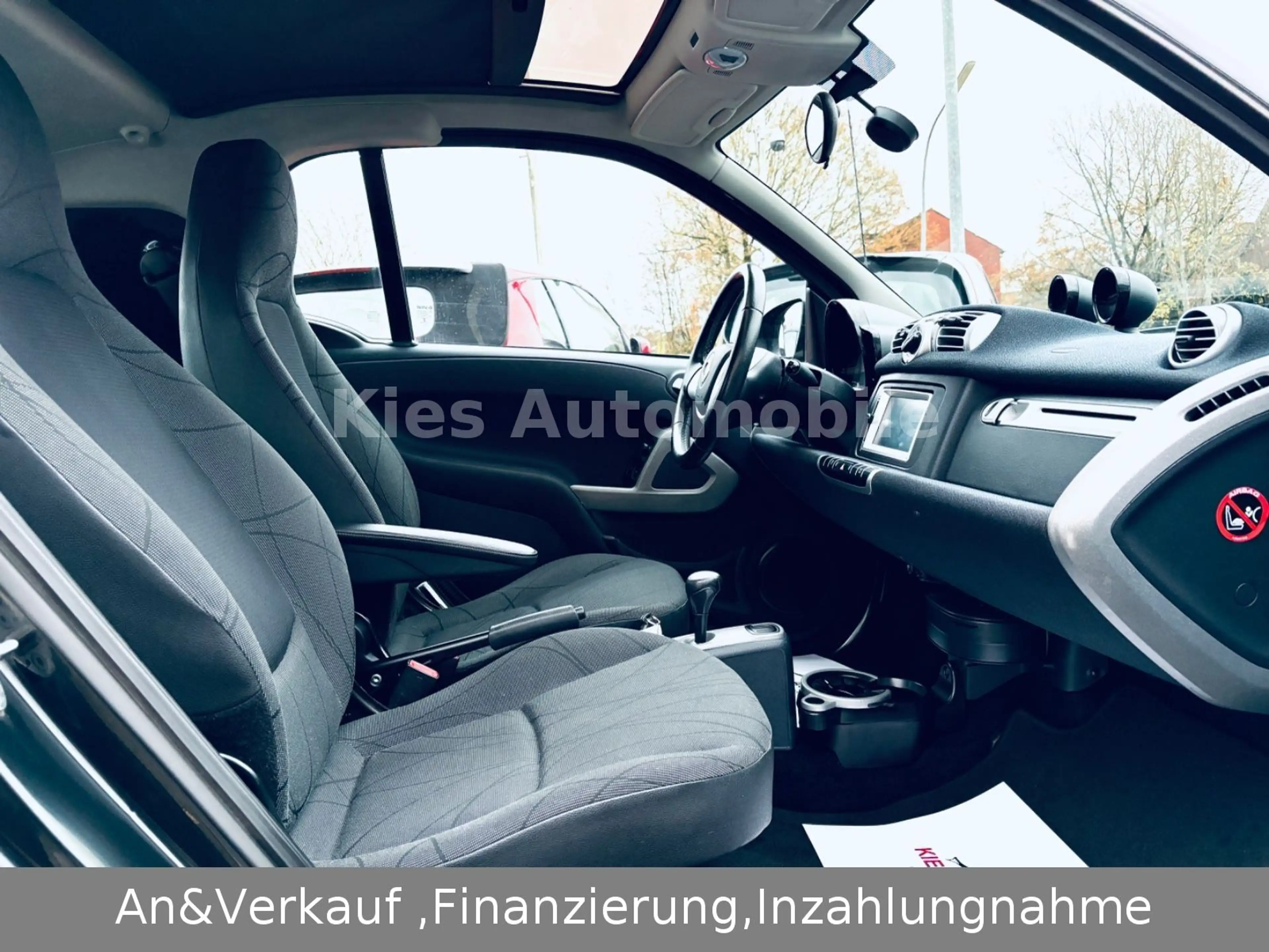 smart forTwo Passion 84Ps AUTOM/SERVO/NAVI/PANORAMA — photo 12