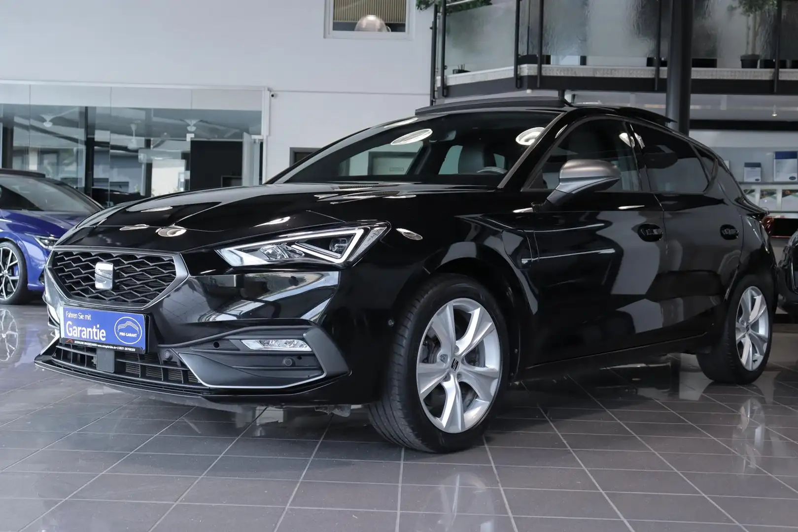 SEAT Leon 1.4 TSI DSG FR e-Hybrid *PANO*ACC*CAM* Schwarz - 2