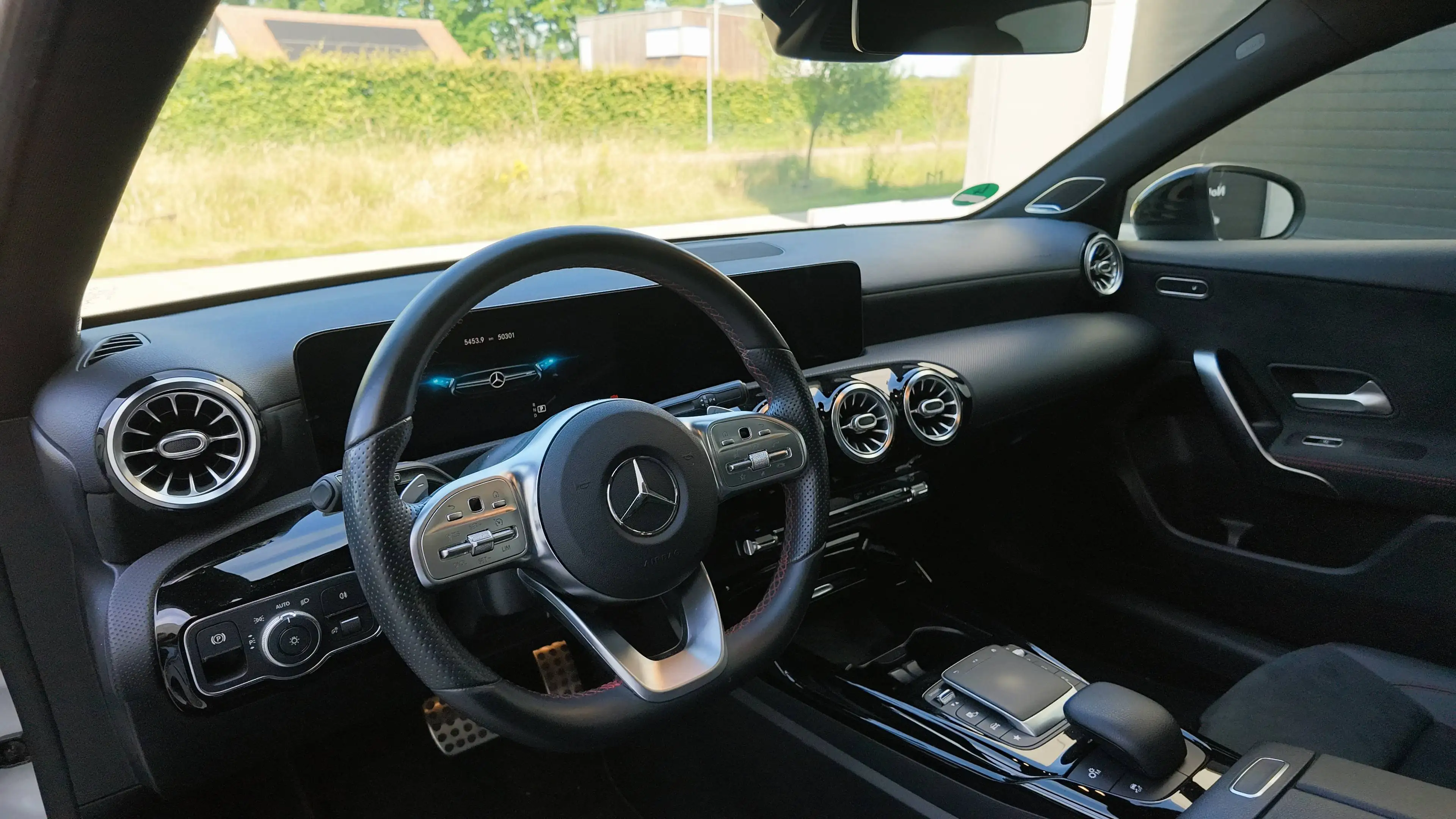 Mercedes-Benz A 35 AMG 4-Matic / PANO / BURMESTER / NIGHT PACK / MULTIBEAM LED / CARPLAY — photo 12