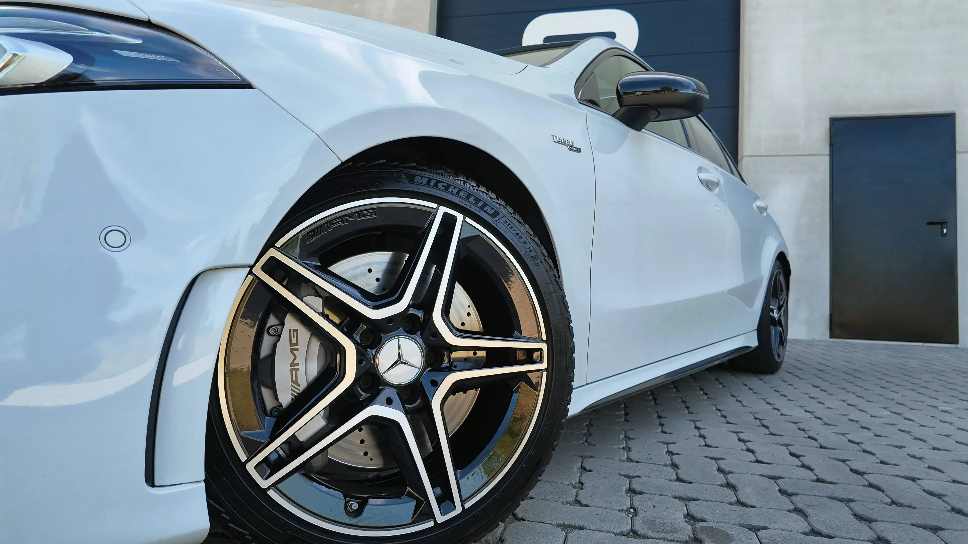 Mercedes-Benz A 35 AMG 4-Matic / PANO / BURMESTER / NIGHT PACK / MULTIBEAM LED / CARPLAY — photo 2