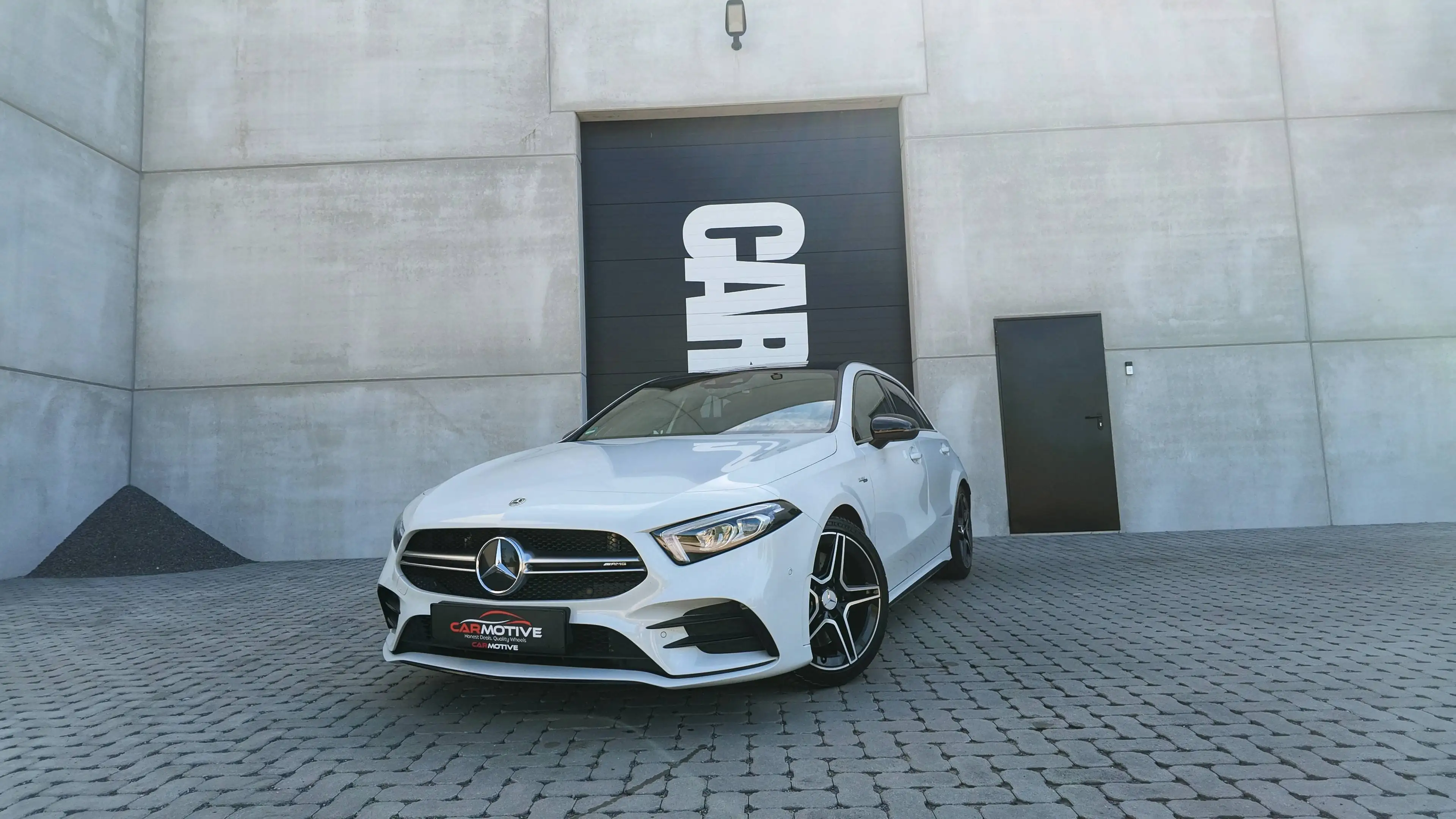 Mercedes-Benz A 35 AMG 4-Matic / PANO / BURMESTER / NIGHT PACK / MULTIBEAM LED / CARPLAY