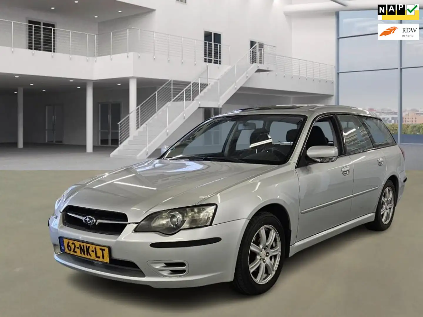 Subaru Legacy Touring Wagon 2.0i|pano|4wd|stoelverw|trekhaak|air Grijs - 1