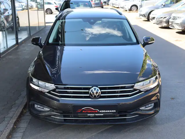 Volkswagen Passat view 3