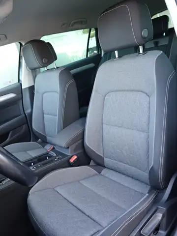 Volkswagen Passat view 14