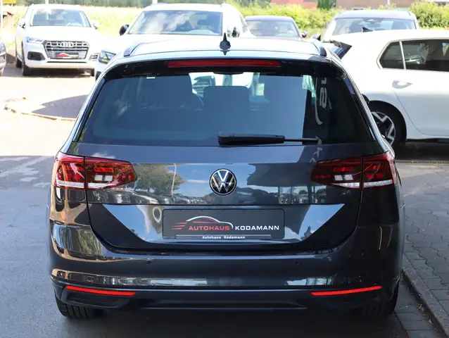Volkswagen Passat view 9