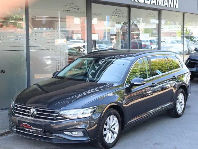 Volkswagen Passat view 5