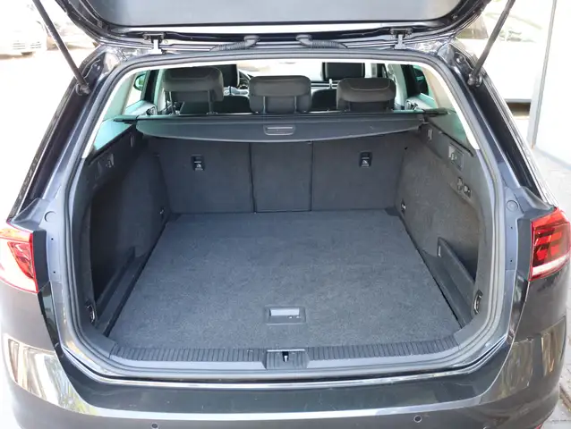 Volkswagen Passat view 12