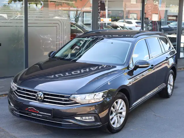 Volkswagen Passat view 2