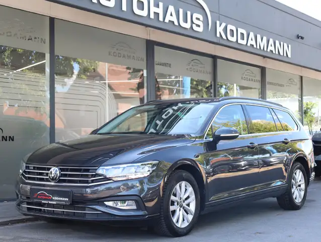 Volkswagen Passat view 6
