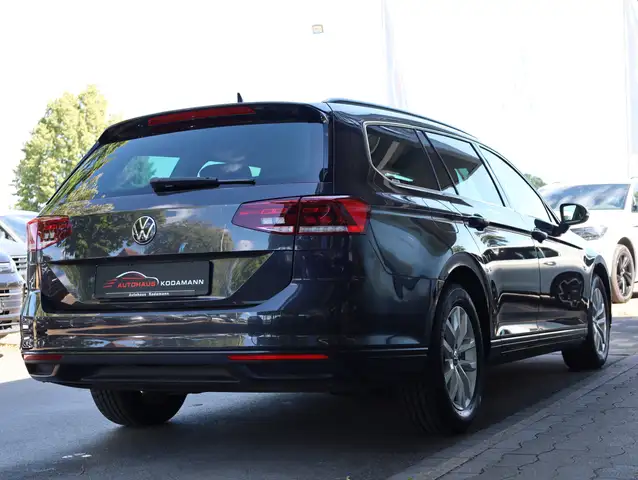 Volkswagen Passat view 11