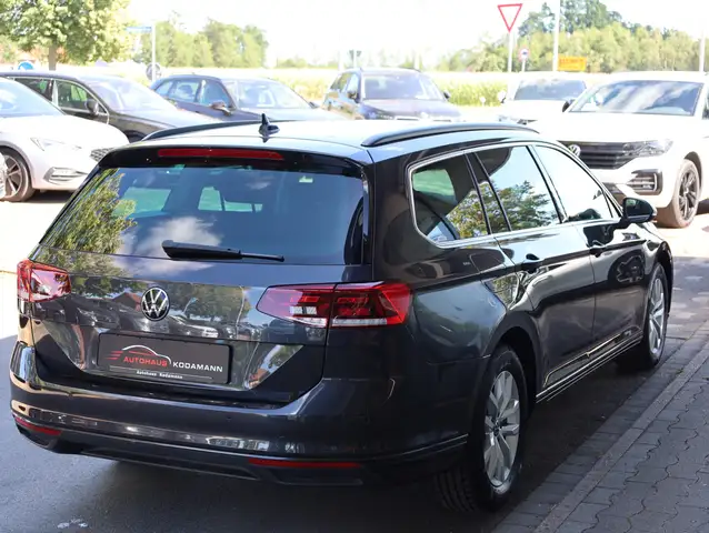 Volkswagen Passat view 10
