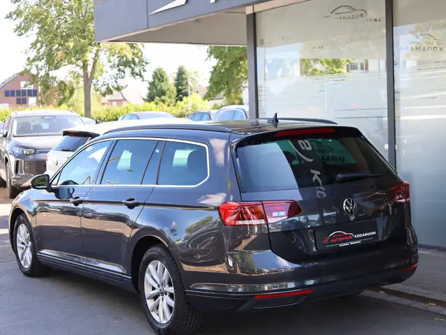 Volkswagen Passat view 7