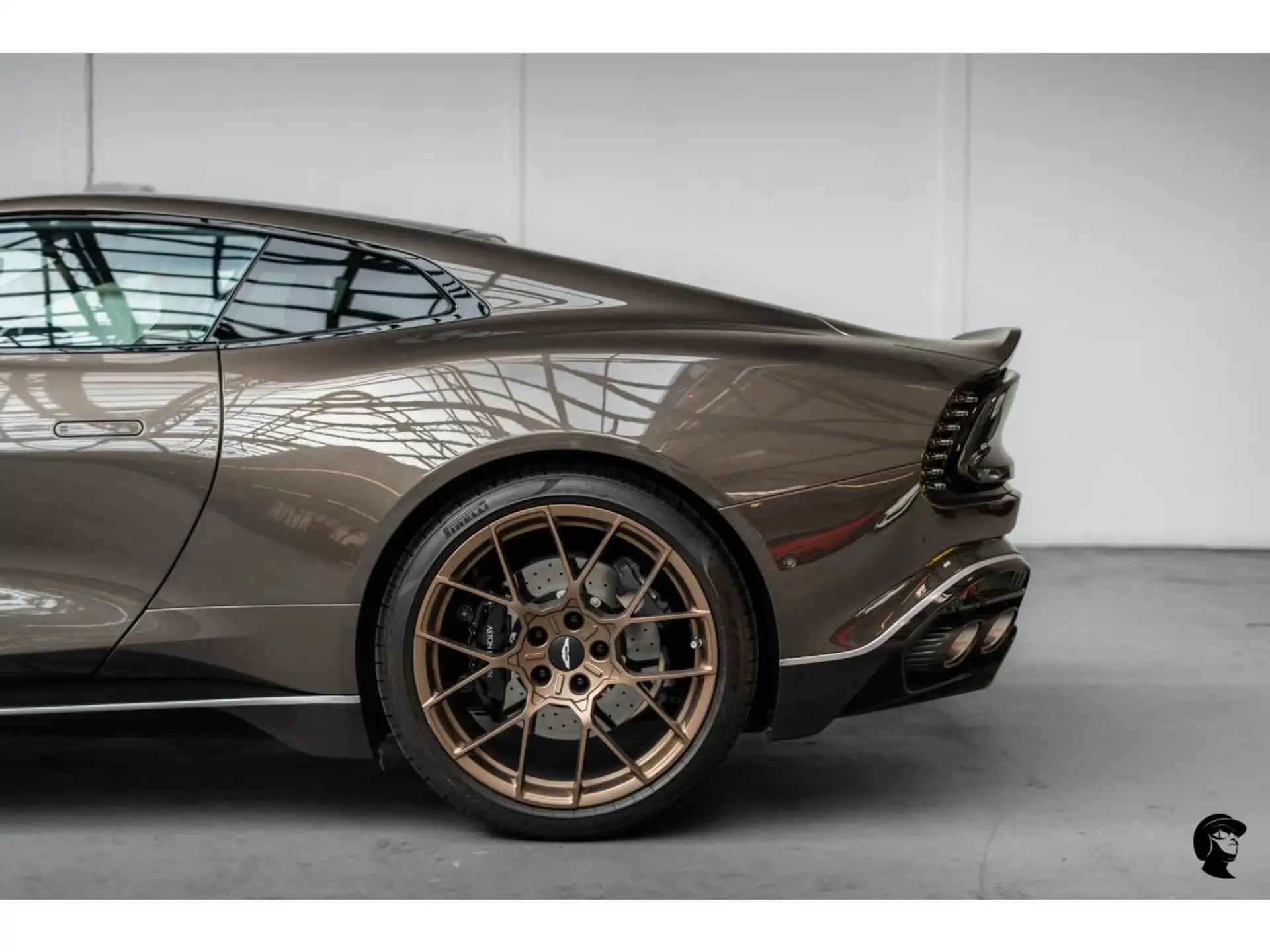 애스턴마틴 뱅퀴시 Coupe 2025 건메탈 사진 8