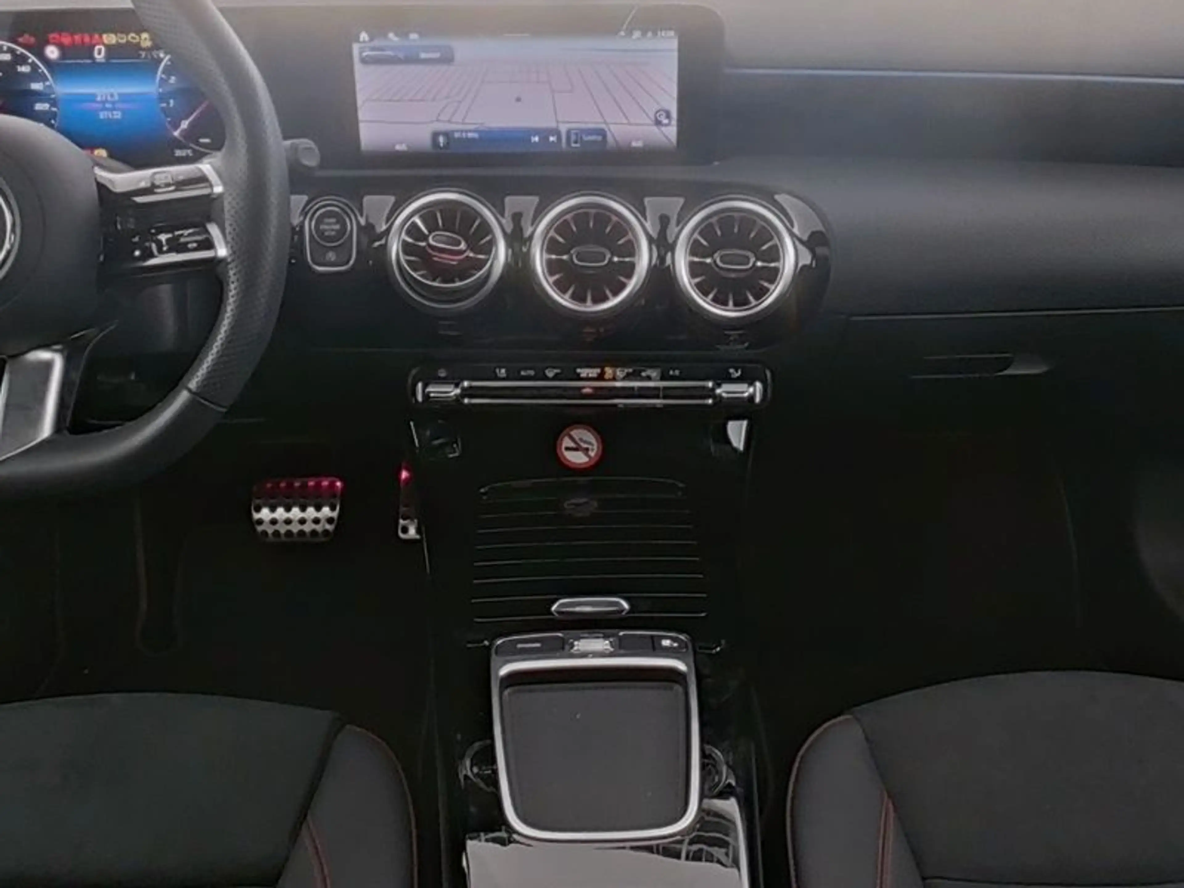 Mercedes-Benz A 200 AMG+TOTW+AMBIENTE+PANO+KAM+LED+PERF AGA — photo 5