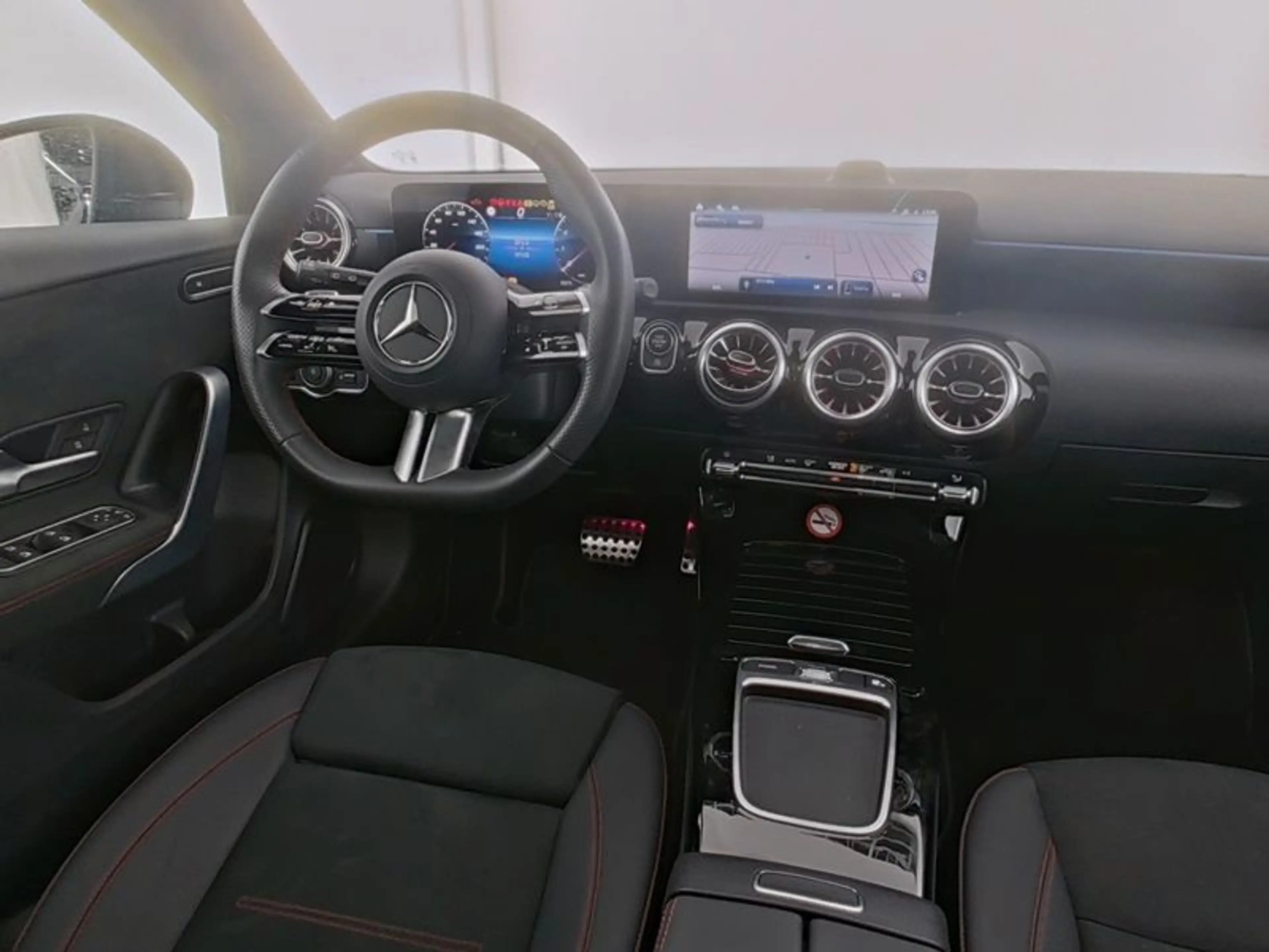 Mercedes-Benz A 200 AMG+TOTW+AMBIENTE+PANO+KAM+LED+PERF AGA — photo 6