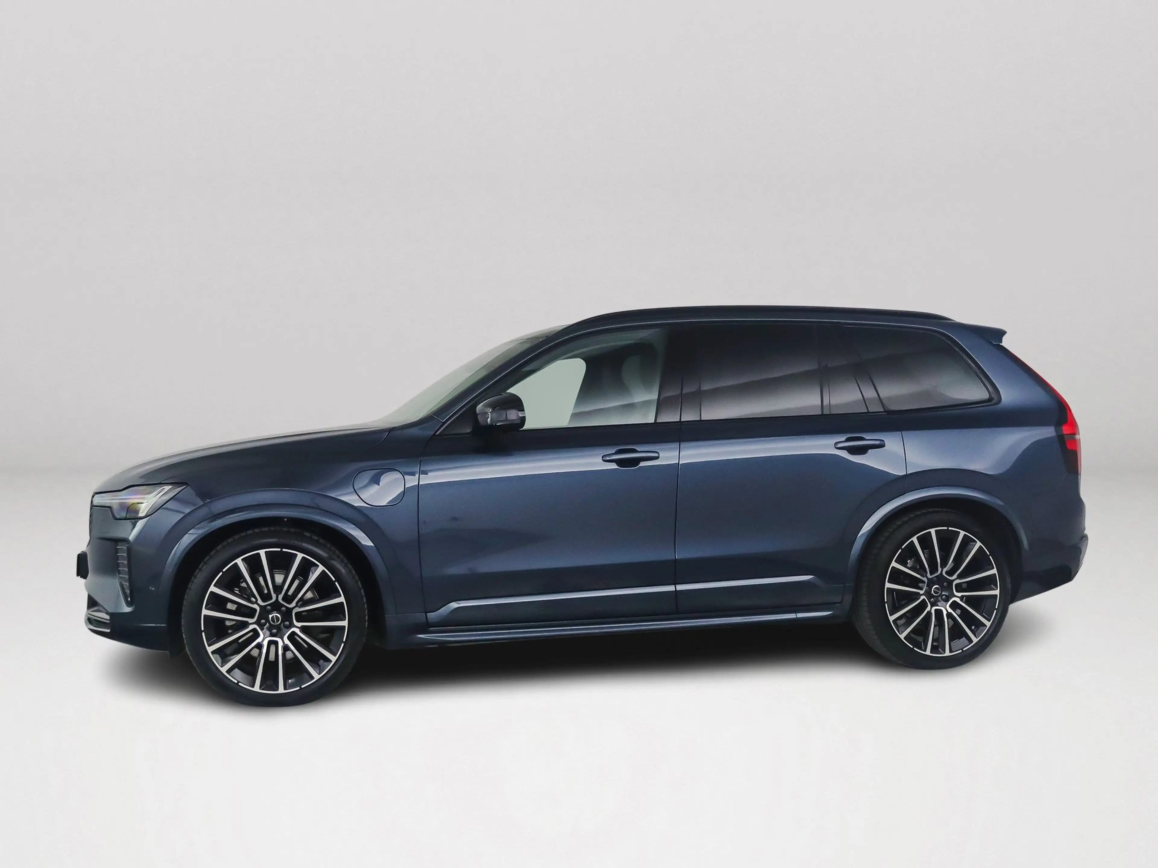 Volvo XC90 T8 Plug-in hybrid AWD Ultra Dark | SOH 100% | Pano — photo 4