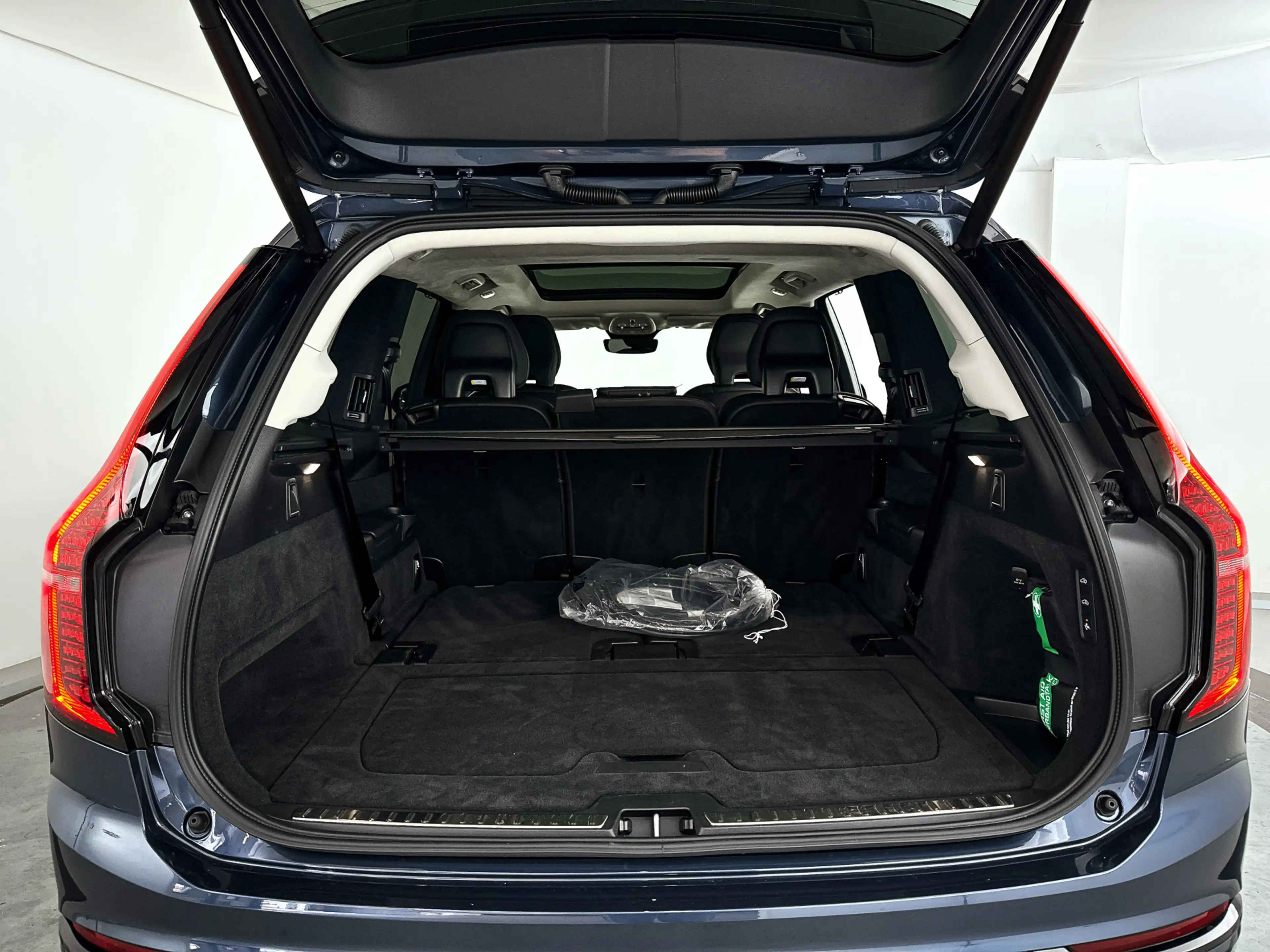 Volvo XC90 T8 Plug-in hybrid AWD Ultra Dark | SOH 100% | Pano — photo 15