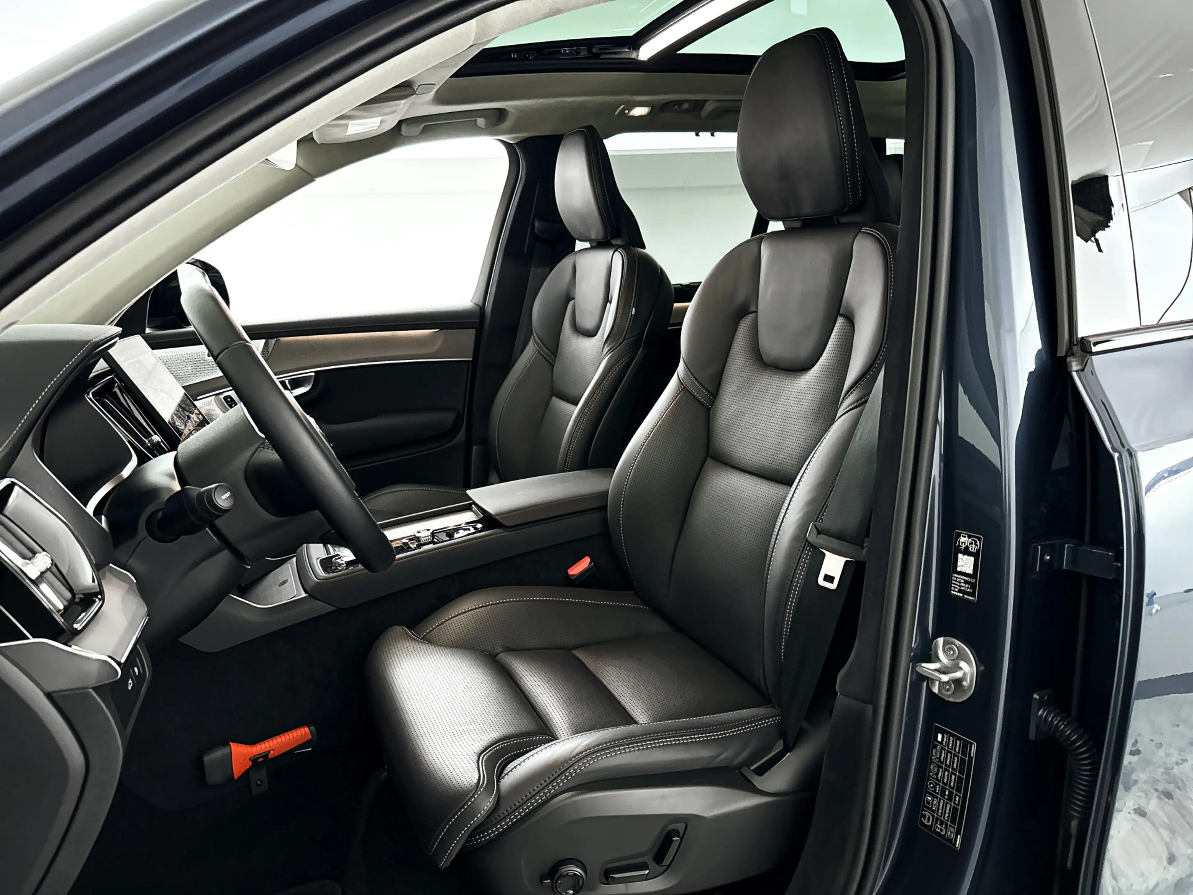Volvo XC90 T8 Plug-in hybrid AWD Ultra Dark | SOH 100% | Pano — photo 6