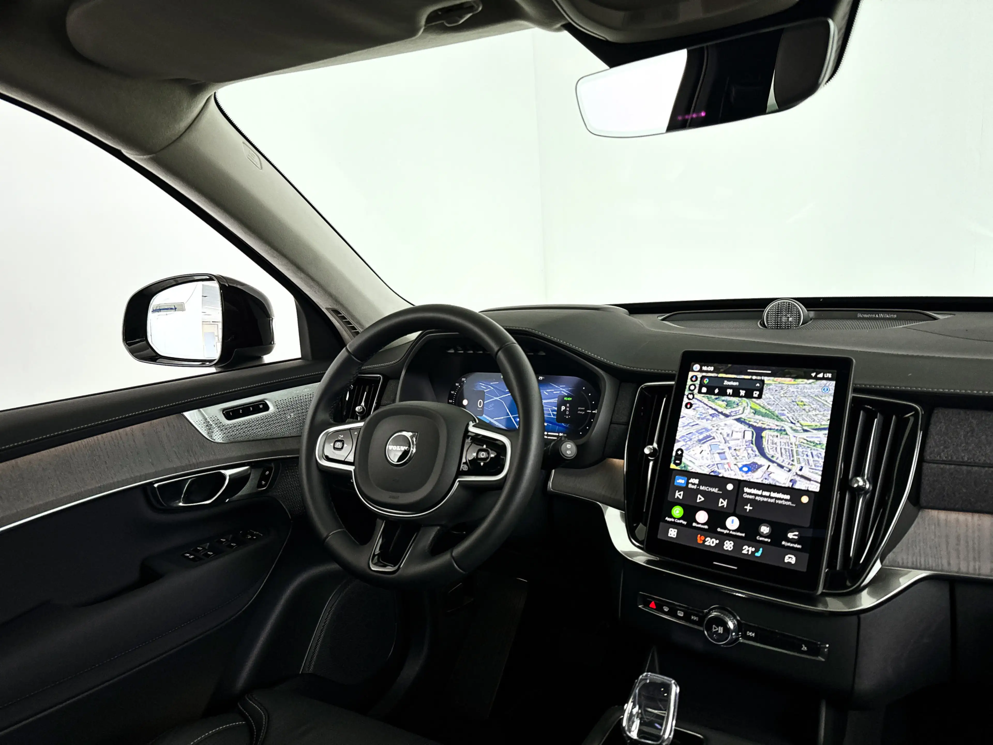 Volvo XC90 T8 Plug-in hybrid AWD Ultra Dark | SOH 100% | Pano — photo 3