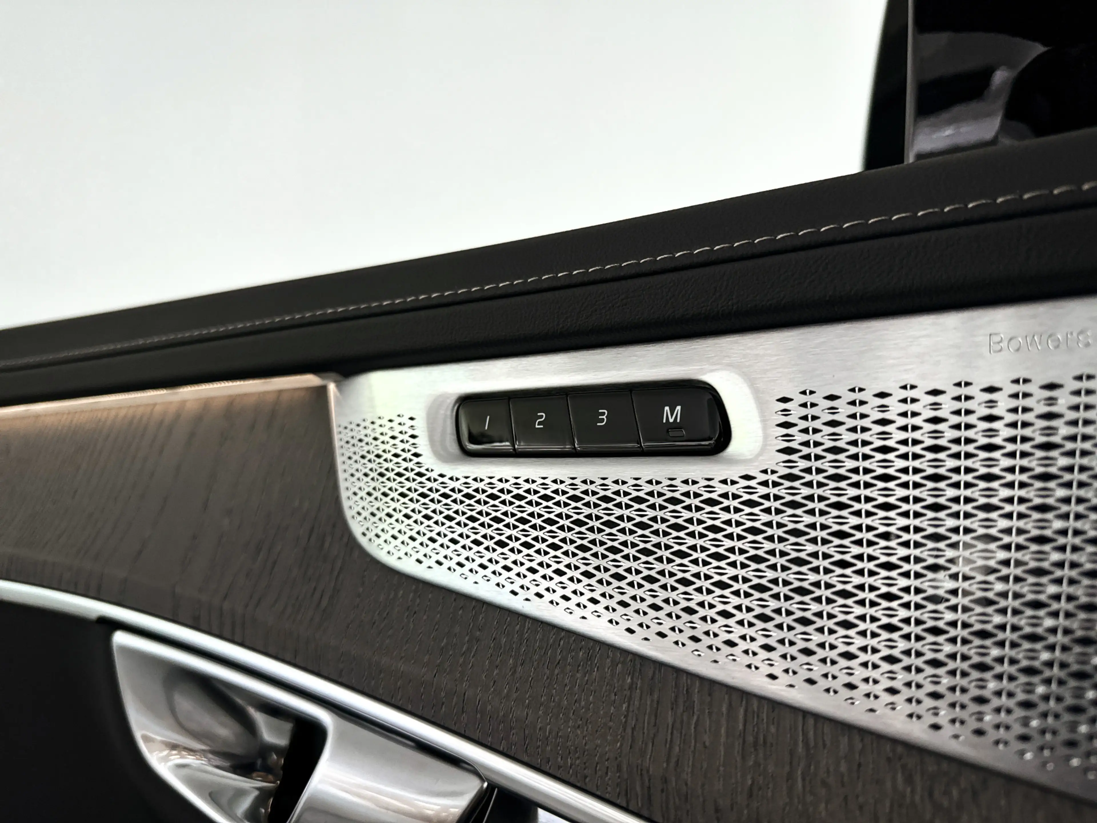 Volvo XC90 T8 Plug-in hybrid AWD Ultra Dark | SOH 100% | Pano — photo 8