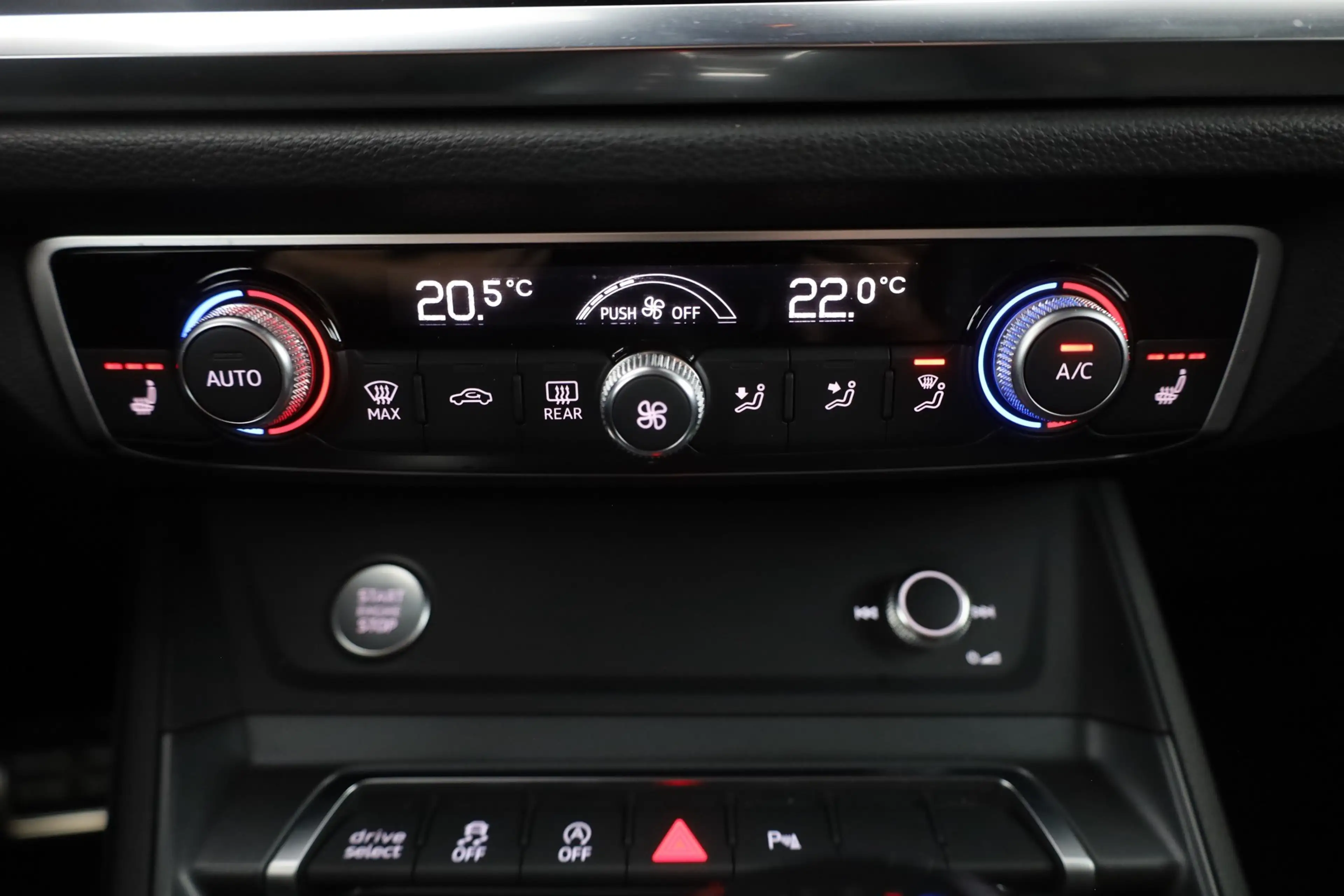 Audi Q3 35 TFSI S-Tronic S-Line LED Sitzheizung AHK — photo 12