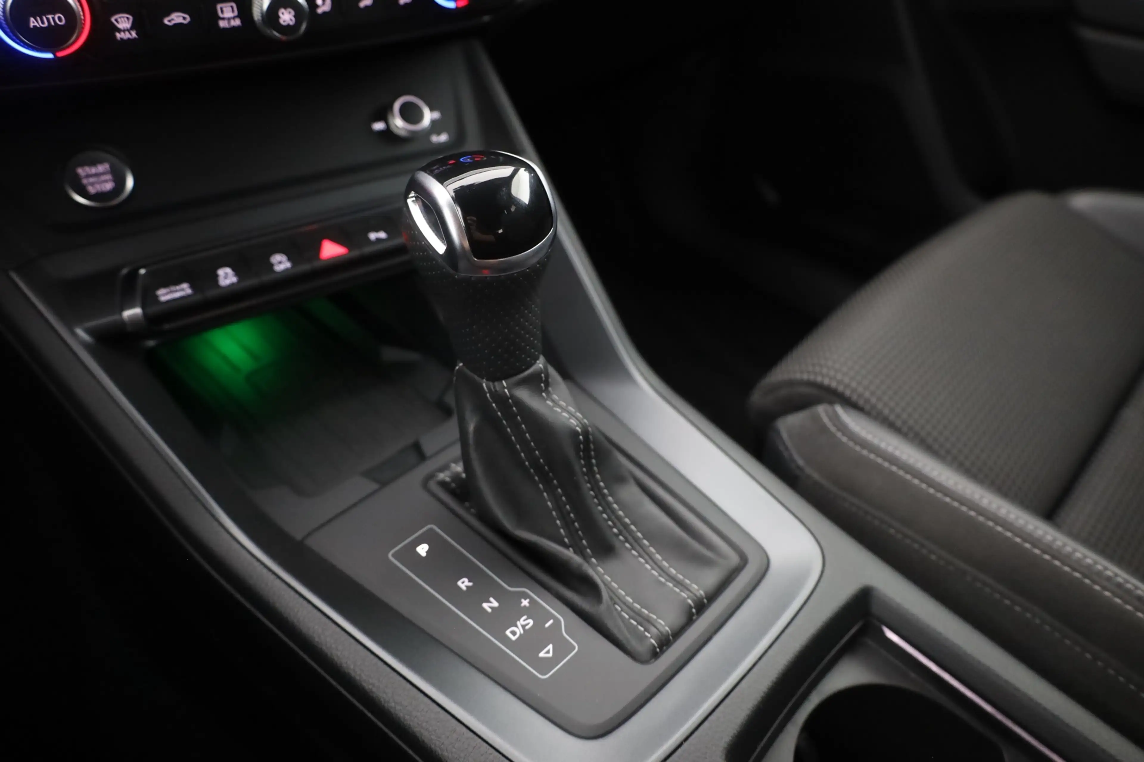 Audi Q3 35 TFSI S-Tronic S-Line LED Sitzheizung AHK — photo 13