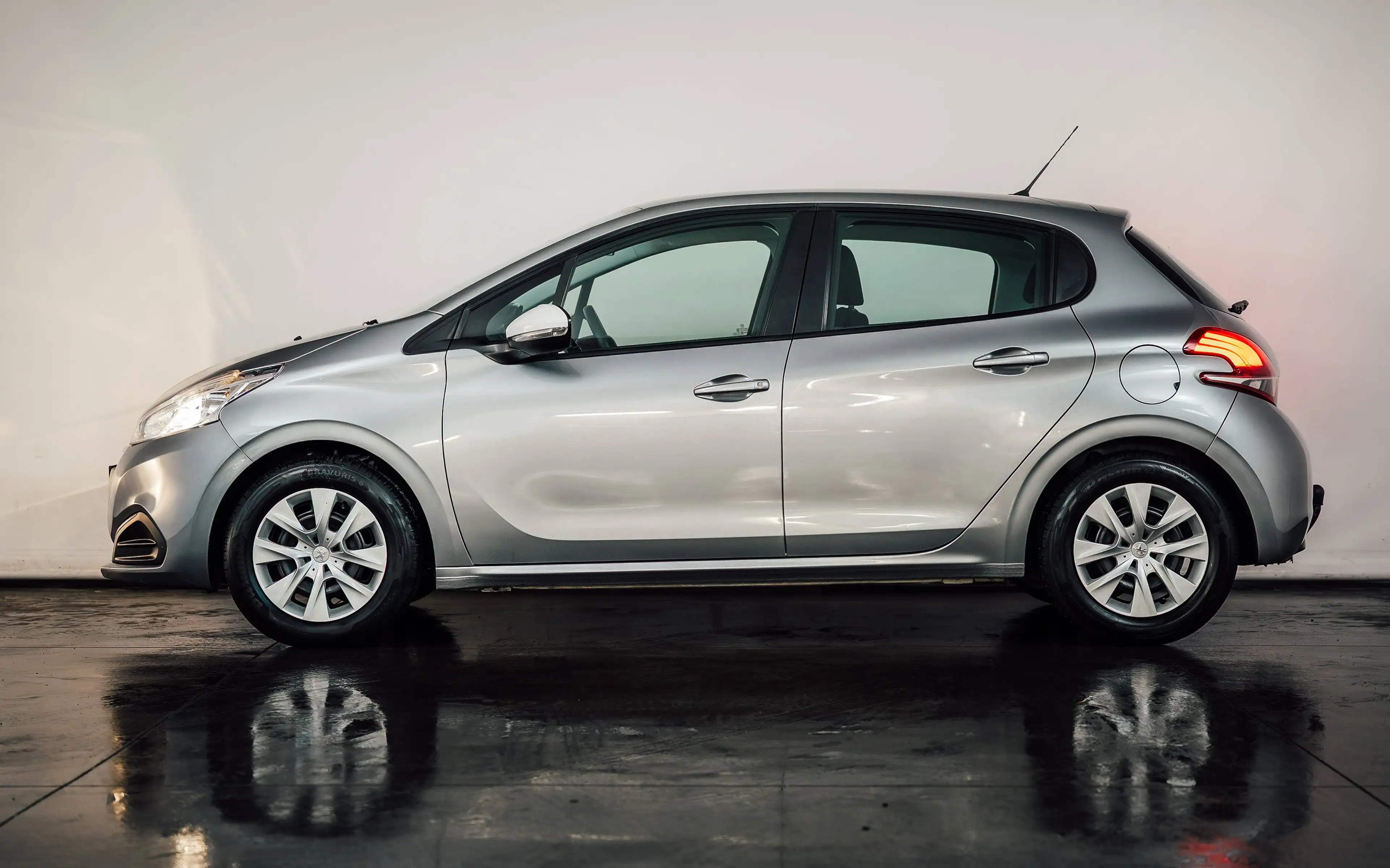 Peugeot 208 208 1.2i S — photo 2