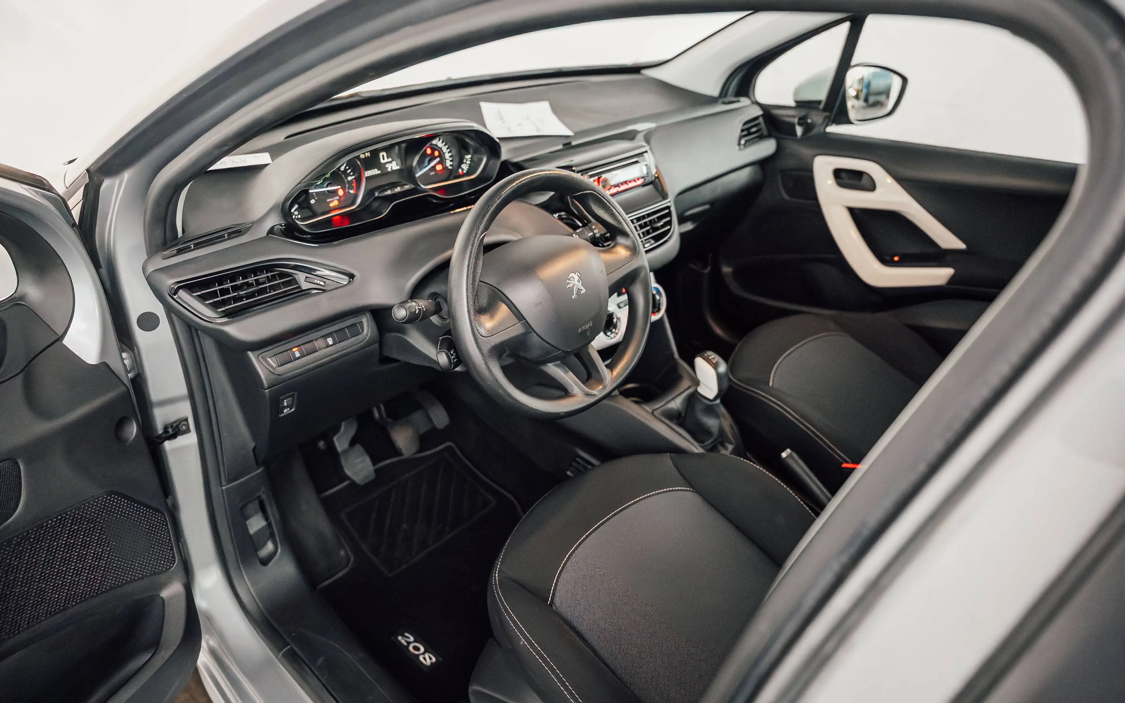 Peugeot 208 208 1.2i S — photo 10