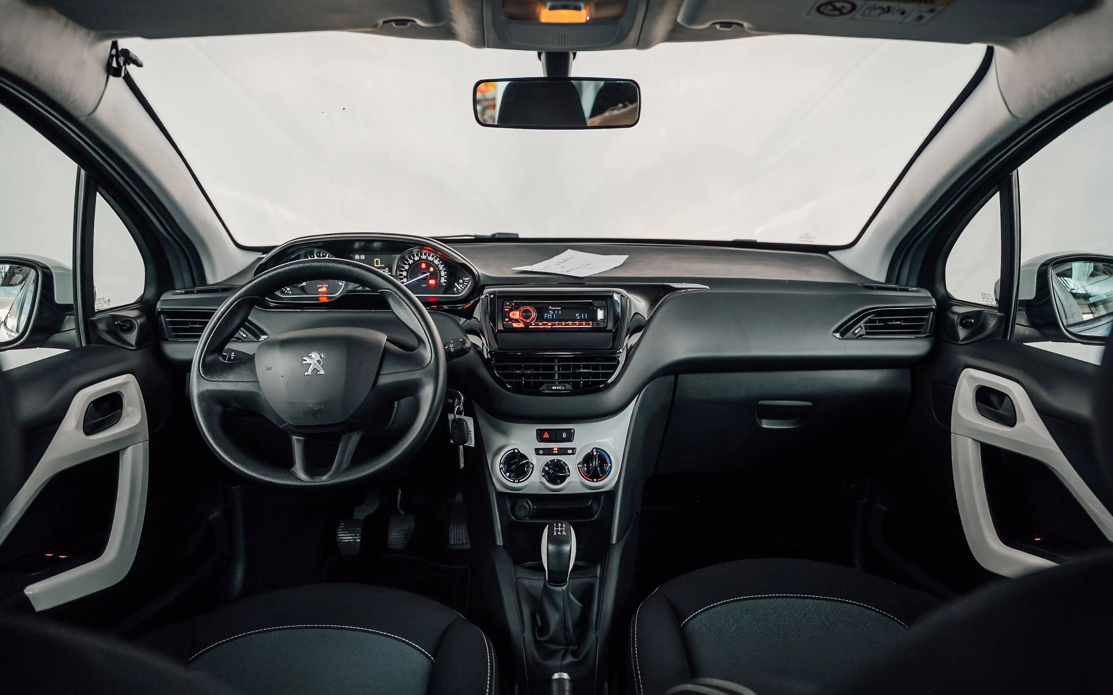 Peugeot 208 208 1.2i S — photo 12