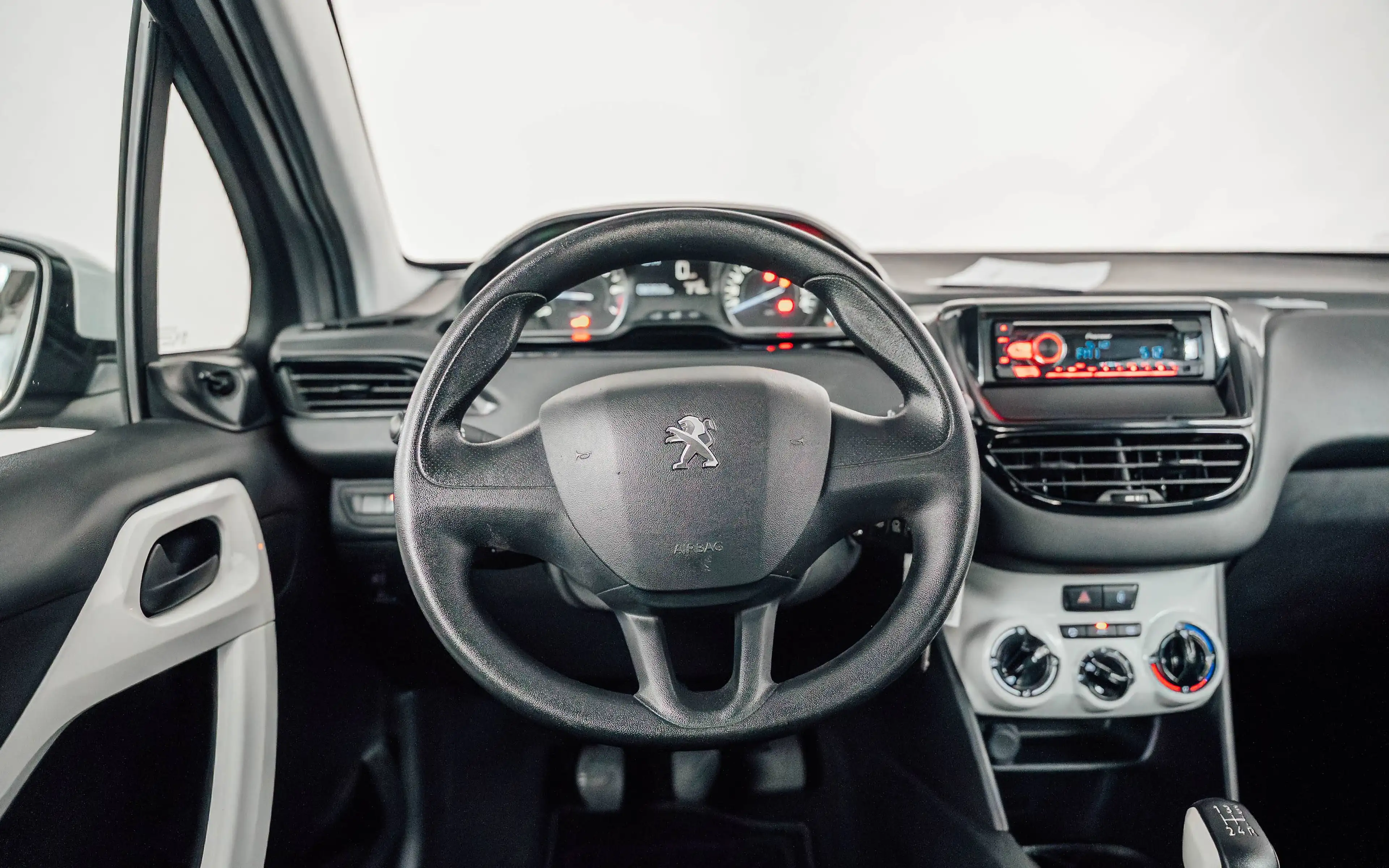 Peugeot 208 208 1.2i S — photo 13