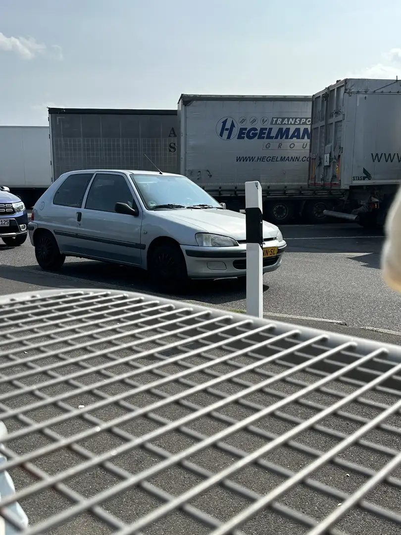 Peugeot 106 1.1 XR Сірий - 2