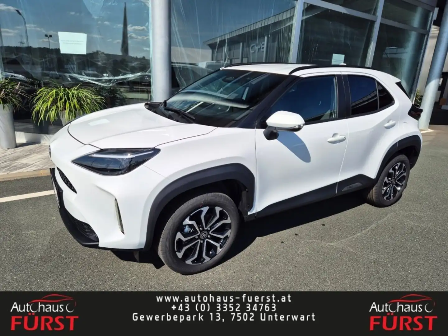 Toyota Yaris Cross - 1,5l 4x2 HY Active Drive *SAFETY-PAKET* Weiß - 1