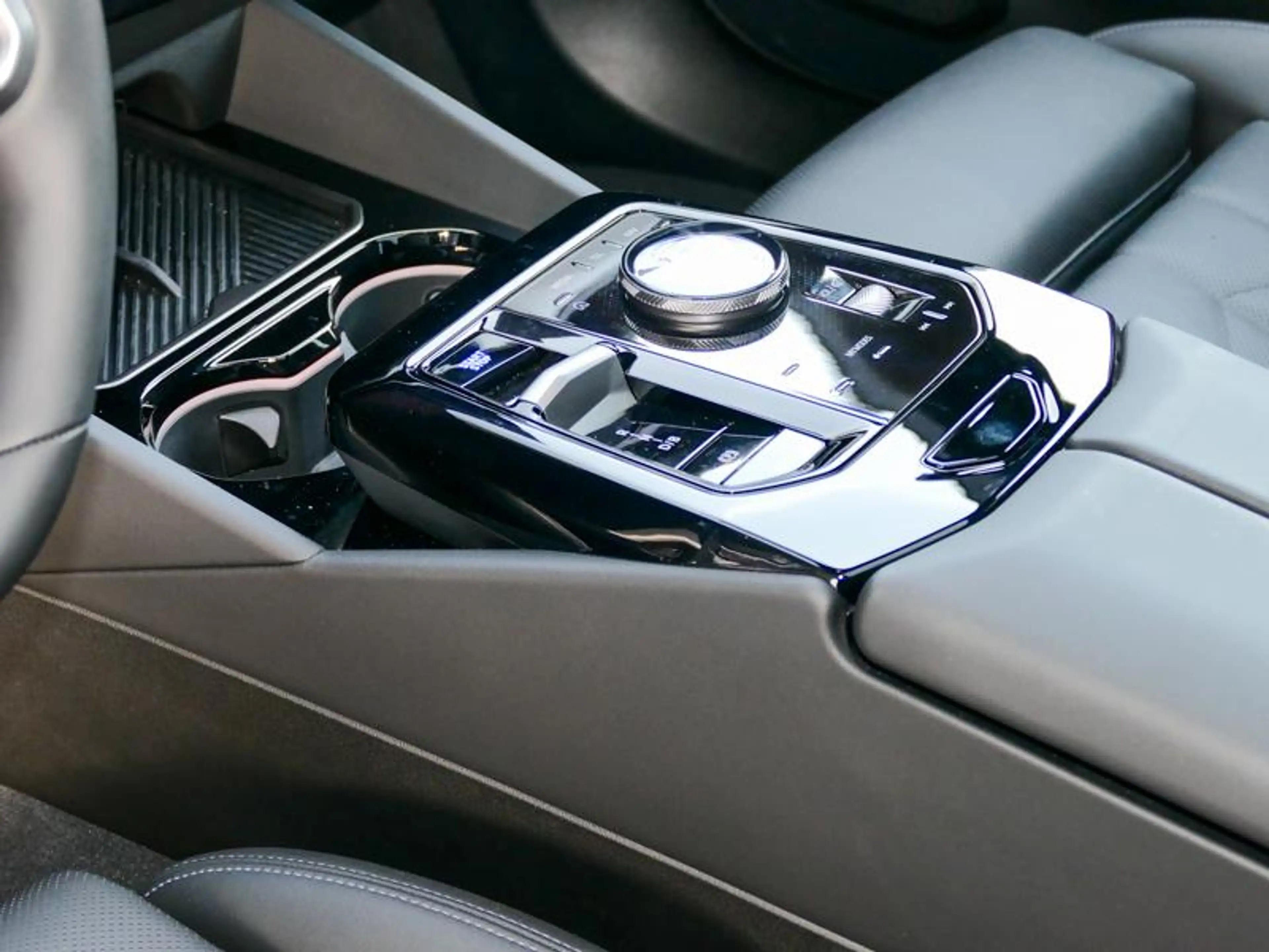 BMW i5 eDrive40 Touring M Sport PRO | PANO | — photo 15