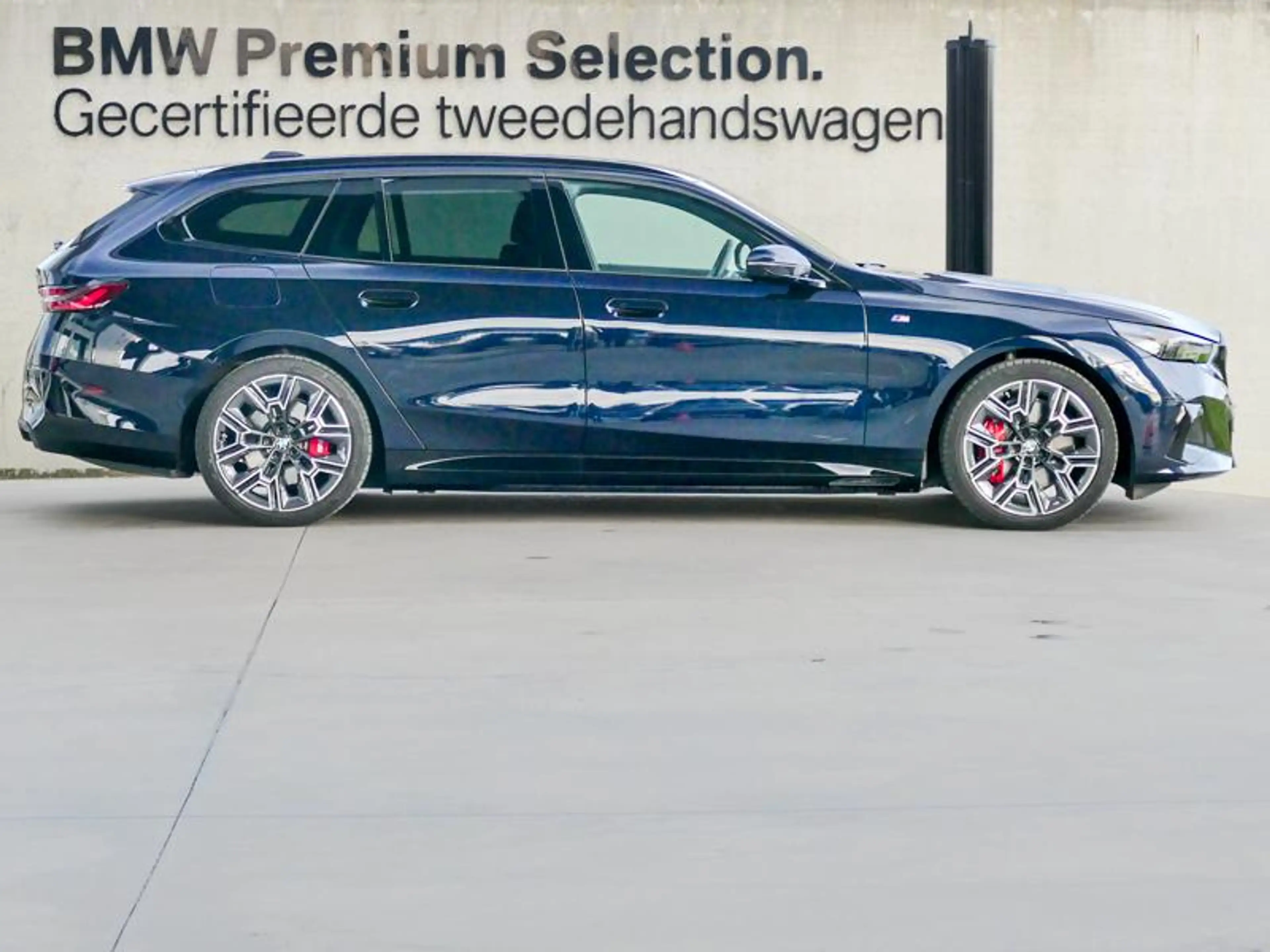 BMW i5 eDrive40 Touring M Sport PRO | PANO | — photo 3