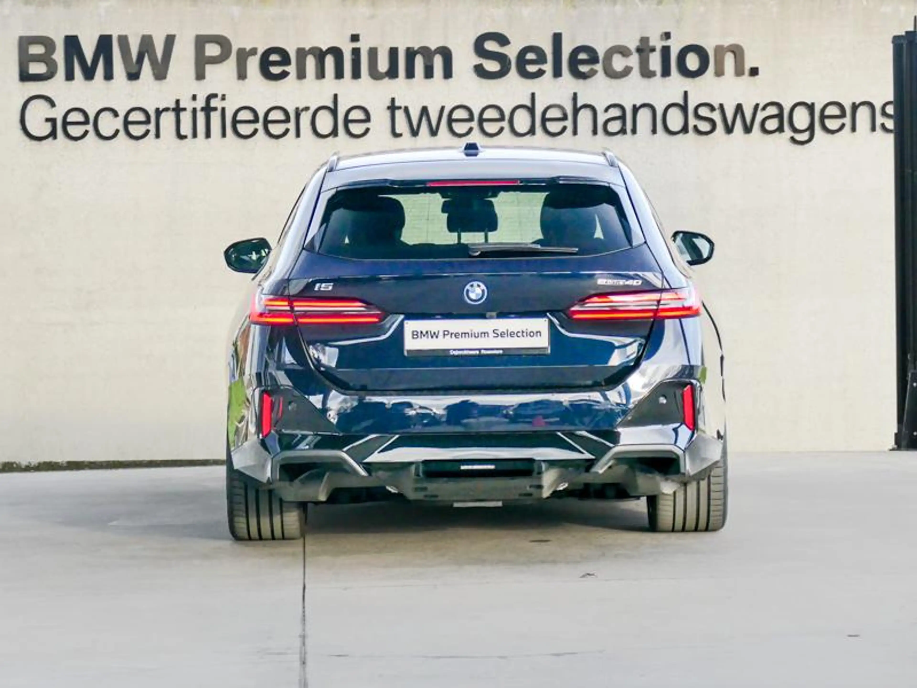 BMW i5 eDrive40 Touring M Sport PRO | PANO | — photo 4
