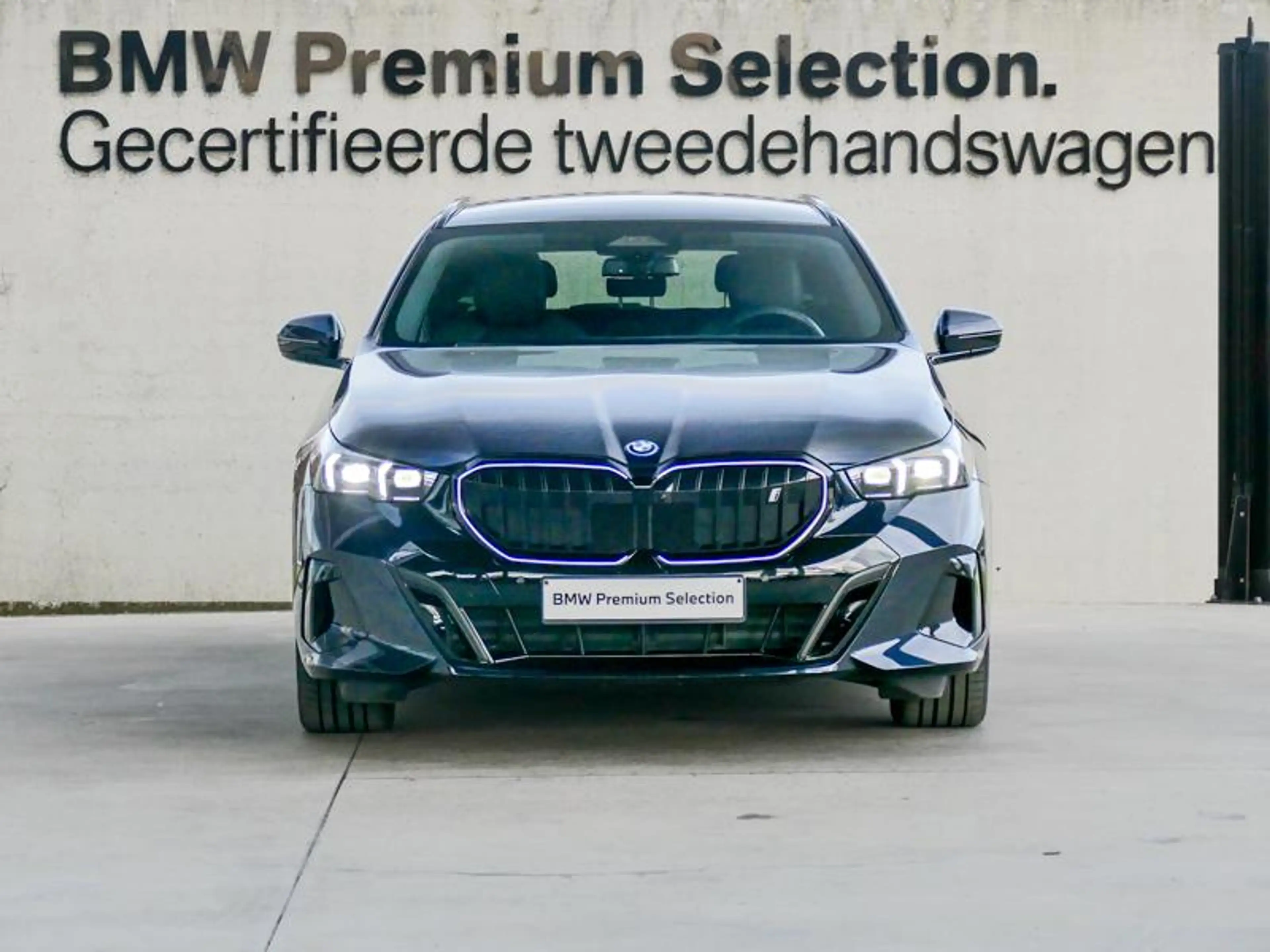 BMW i5 eDrive40 Touring M Sport PRO | PANO | — photo 2