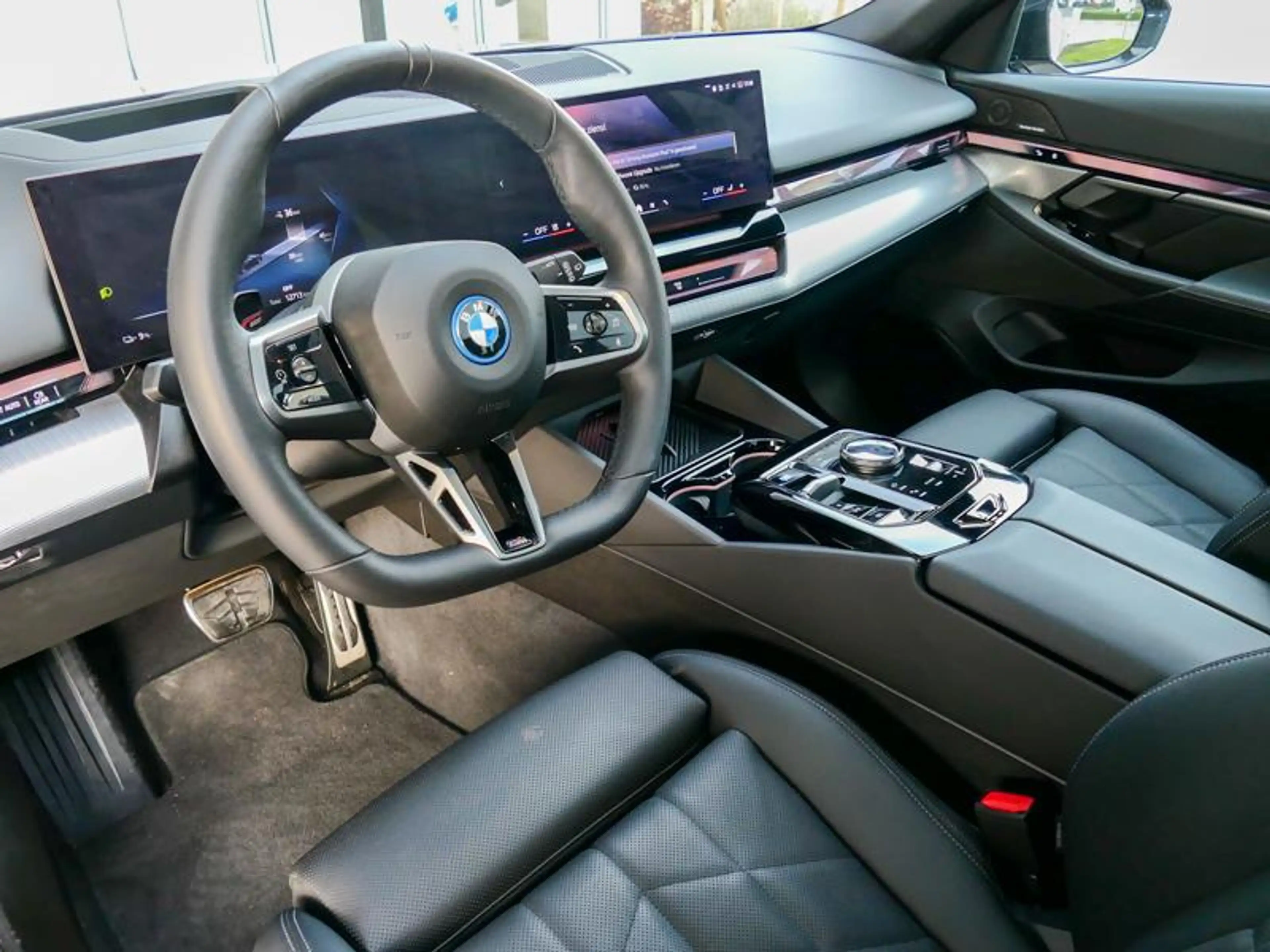 BMW i5 eDrive40 Touring M Sport PRO | PANO | — photo 6