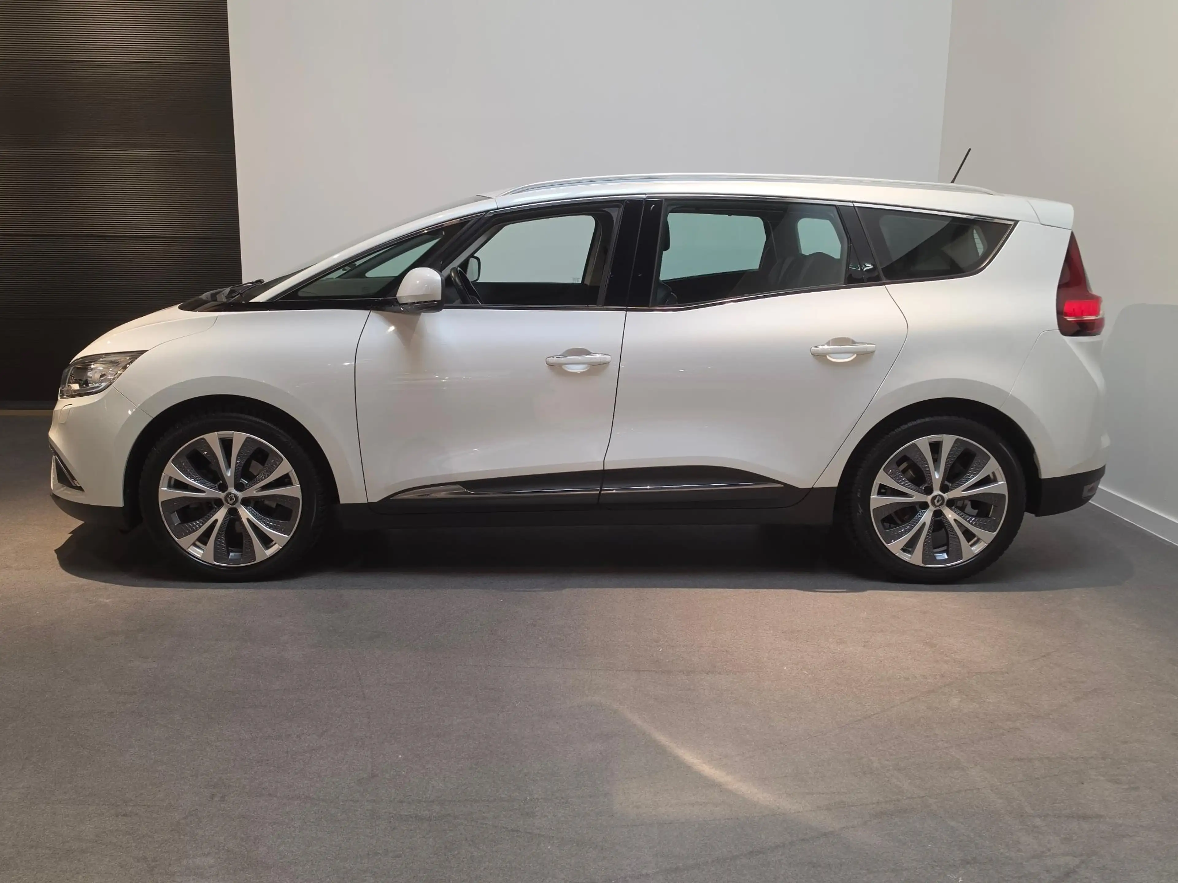 Renault Grand Scenic 1.2 TCe Intens 7p. Stoelverwarming - Stoelmassage — photo 15