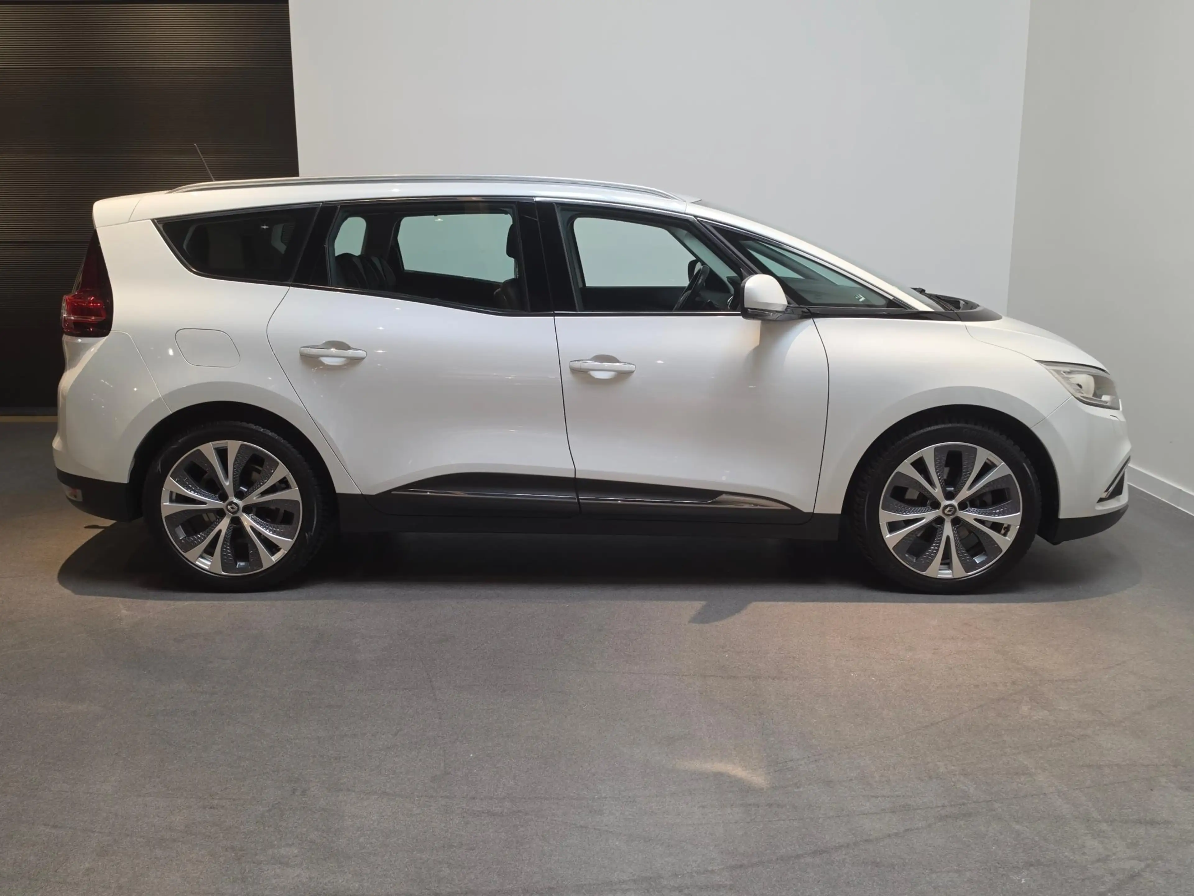 Renault Grand Scenic 1.2 TCe Intens 7p. Stoelverwarming - Stoelmassage