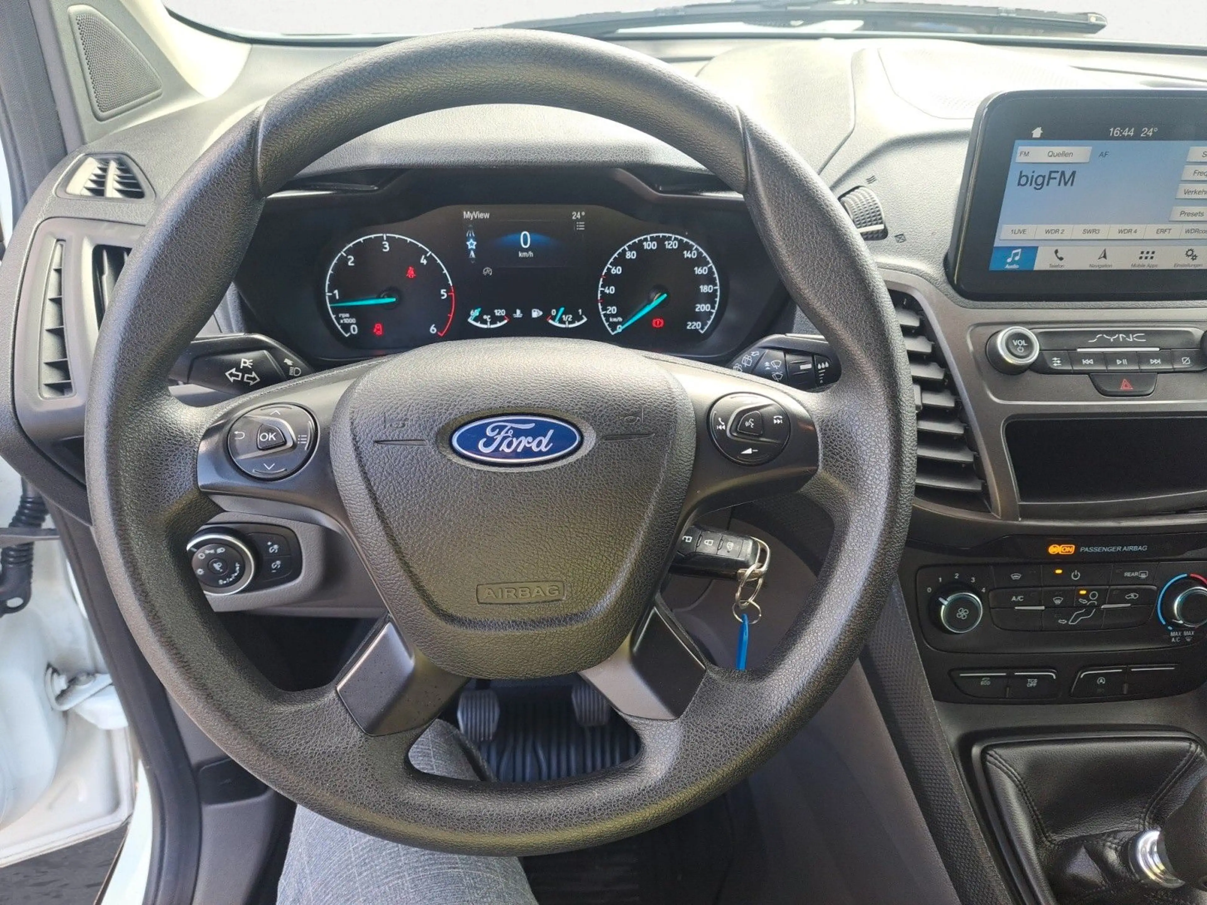 Ford Transit Connect — photo 12