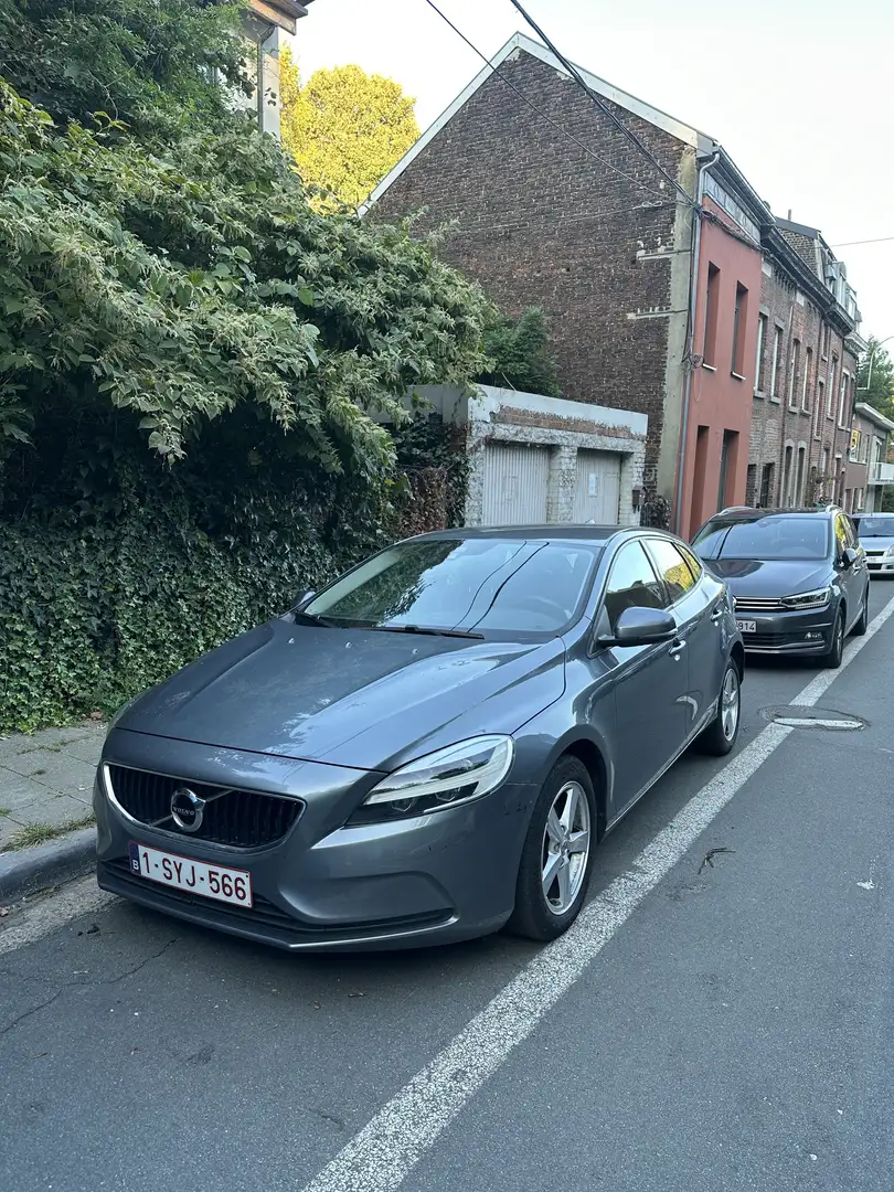 Volvo V40 2.0 D3 Momentum - 1