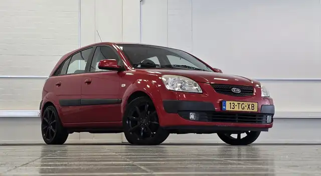 Kia Rio view 2