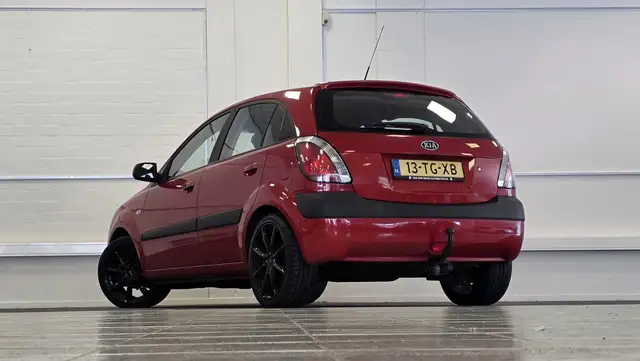 Kia Rio view 6