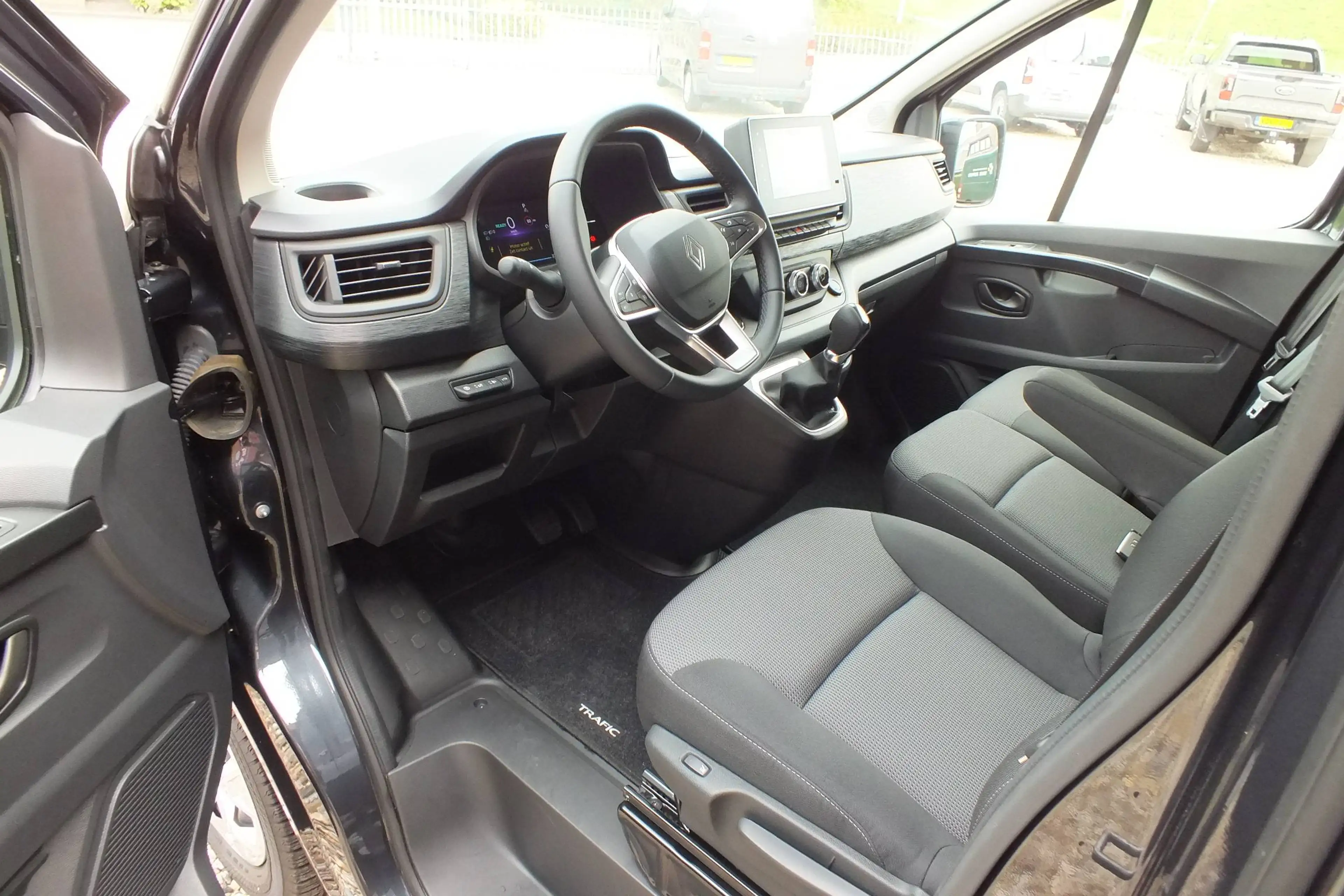 Renault Trafic T29 L1H1 Adv.52 kWh — photo 2