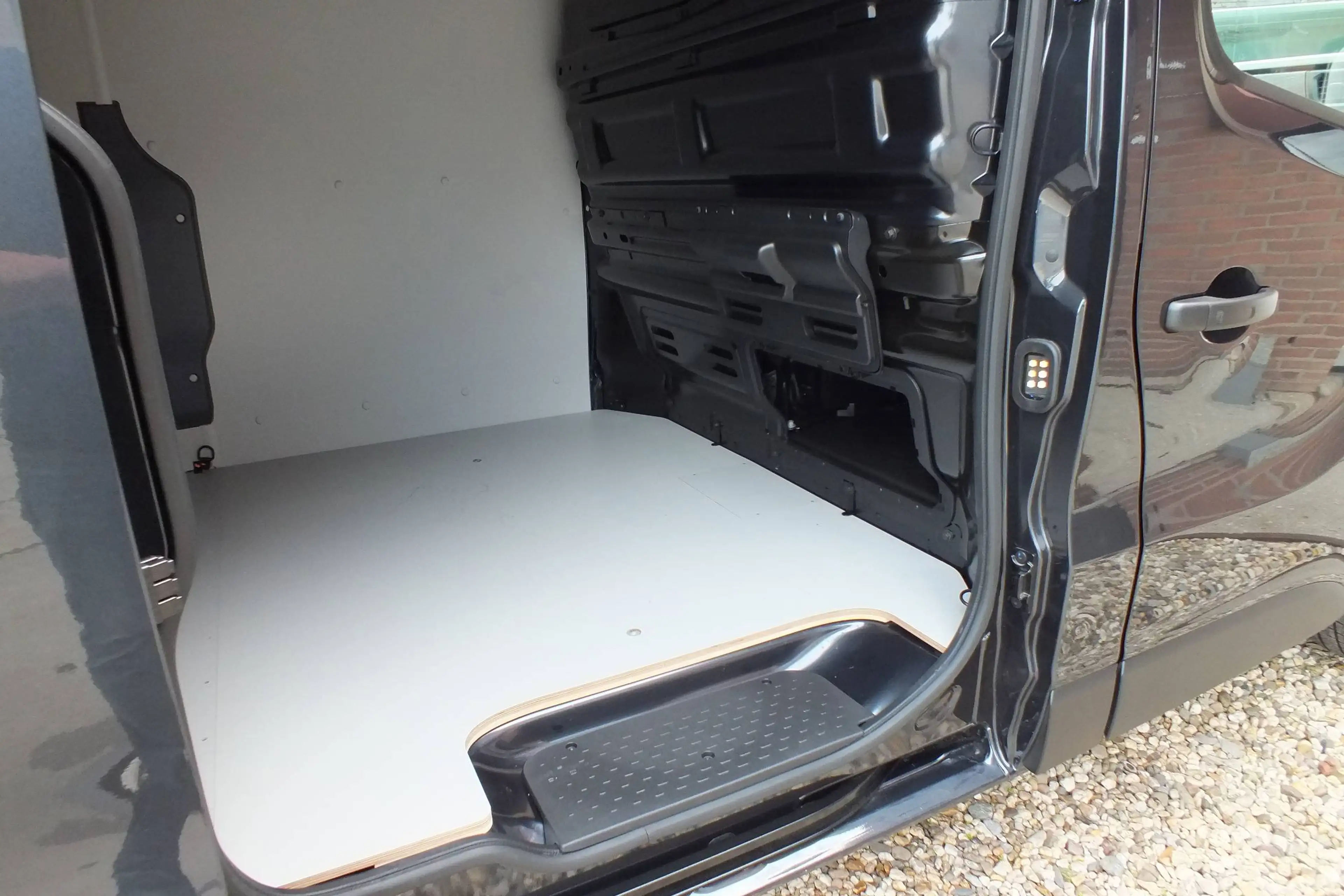 Renault Trafic T29 L1H1 Adv.52 kWh — photo 9