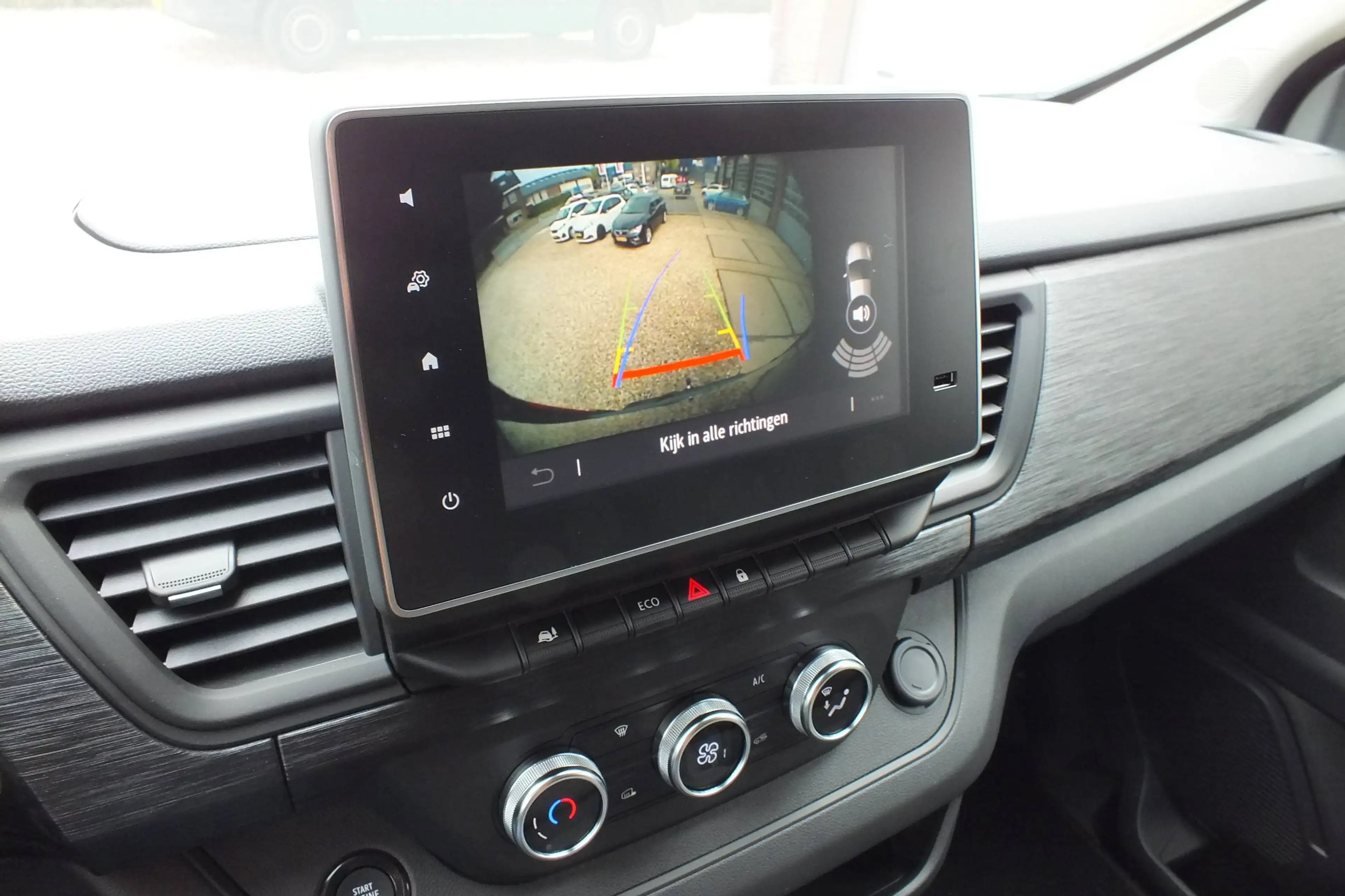 Renault Trafic T29 L1H1 Adv.52 kWh — photo 12