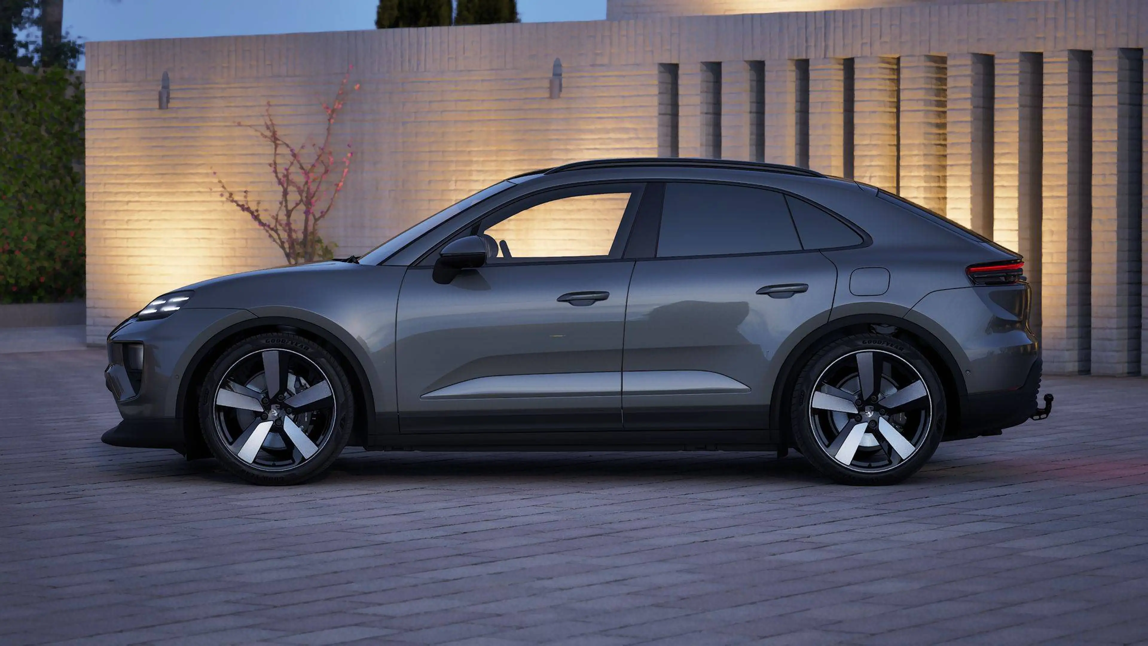 Porsche Macan 4S EV/Aventurine Green-Truffle Brown/Pano/BOSE/22"/Innodrive/Sport Chrono/Top! — photo 14