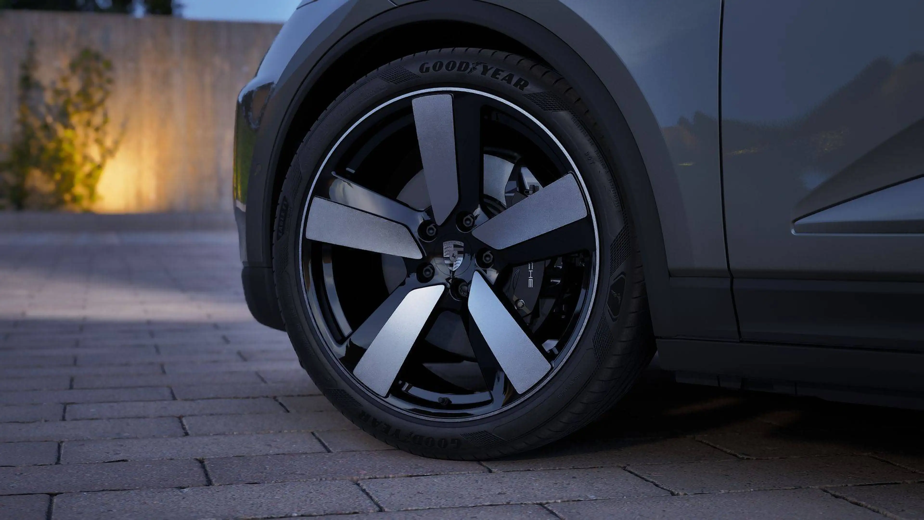 Porsche Macan 4S EV/Aventurine Green-Truffle Brown/Pano/BOSE/22"/Innodrive/Sport Chrono/Top! — photo 13