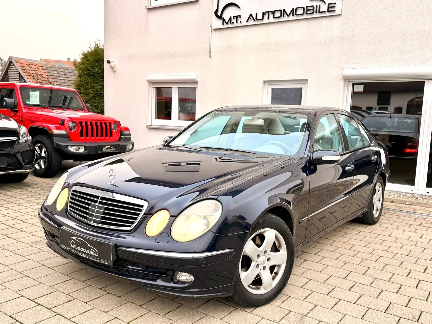 Mercedes-Benz E 320 CDI 4Matic*AIRMATIC*DISTR+*XENON* Blau - 1